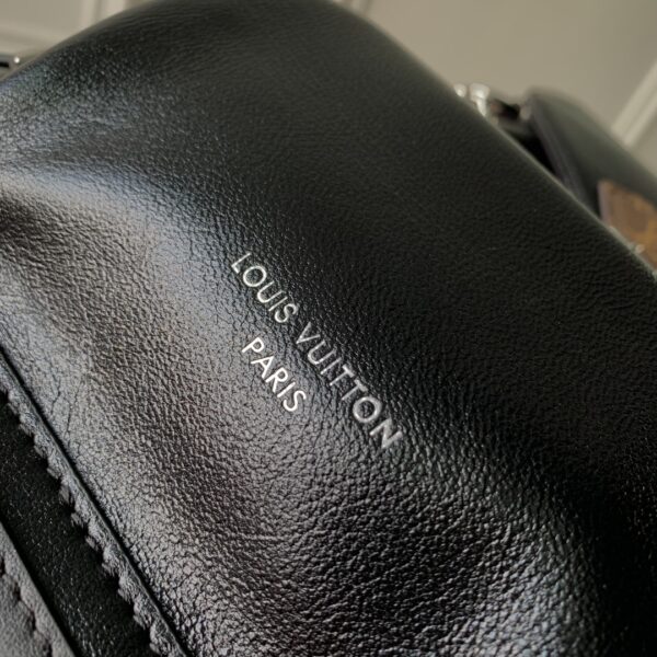 Louis Vuitton Montsouris Vibe PM - Image 10