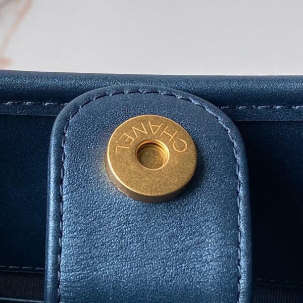 CHANEL HOBO HANDBAG - Image 9