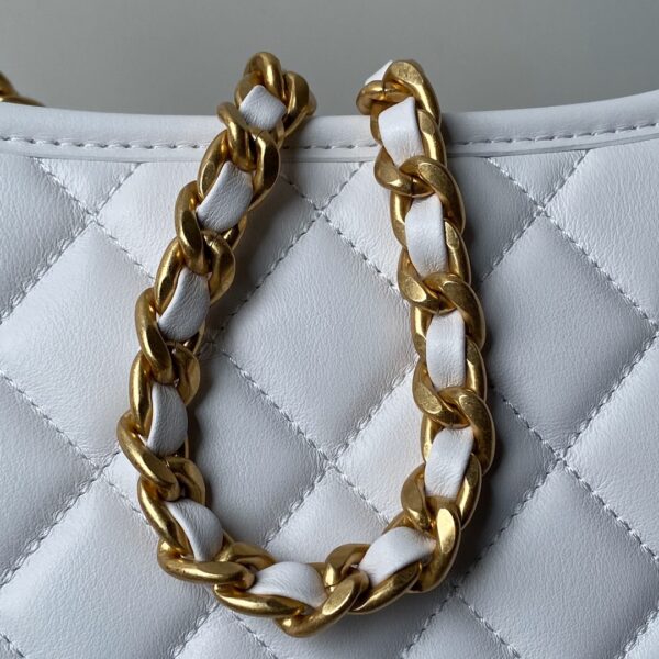 CHANEL HOBO HANDBAG - Image 7