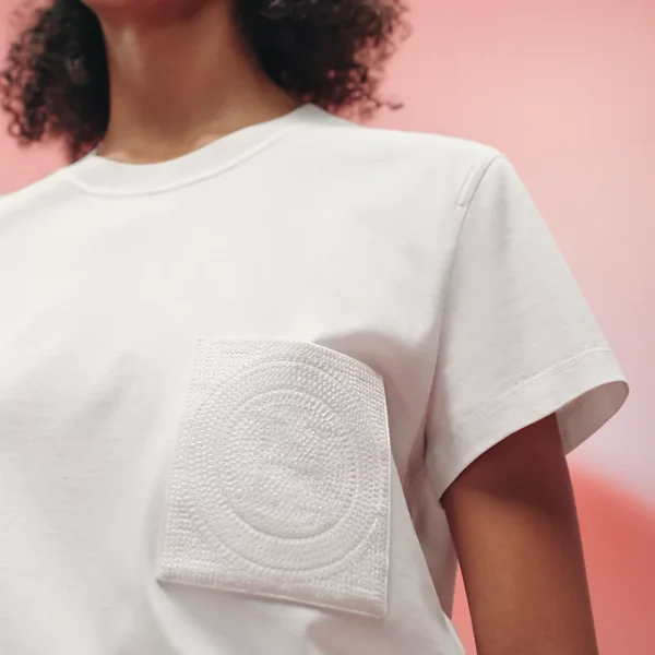 Embroidered pocket t-shirt - Image 6
