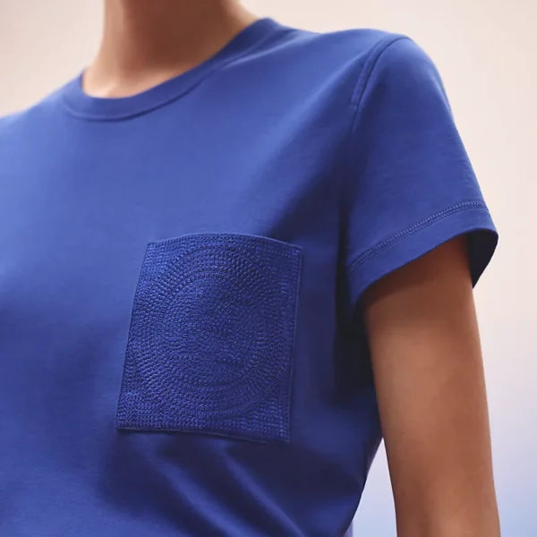 Embroidered pocket t-shirt - Image 8