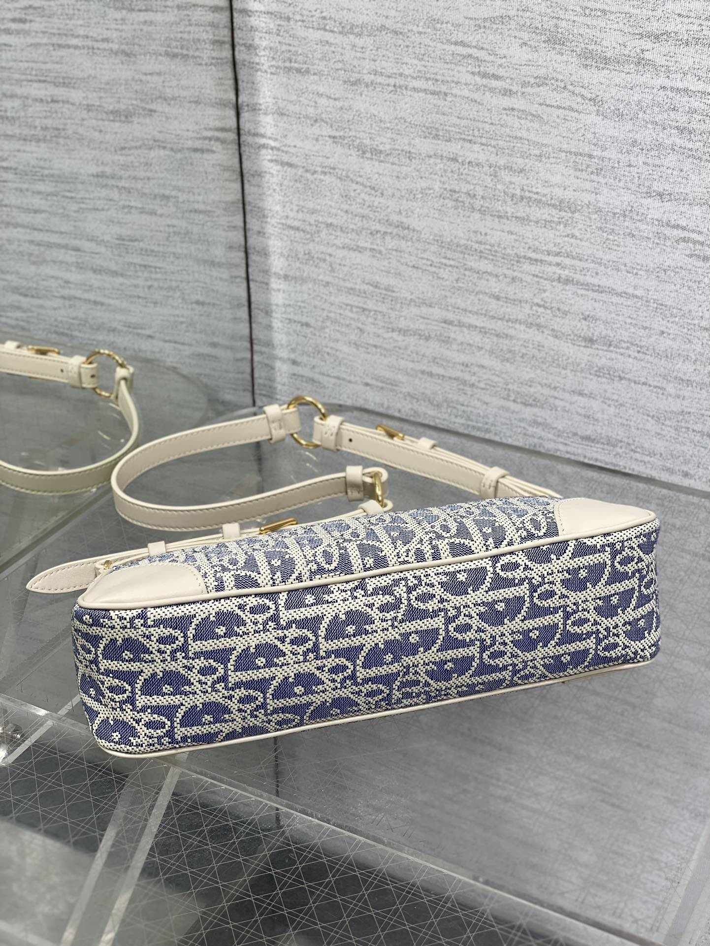 30 Montaigne Wanderlust Mini Bag - Image 8