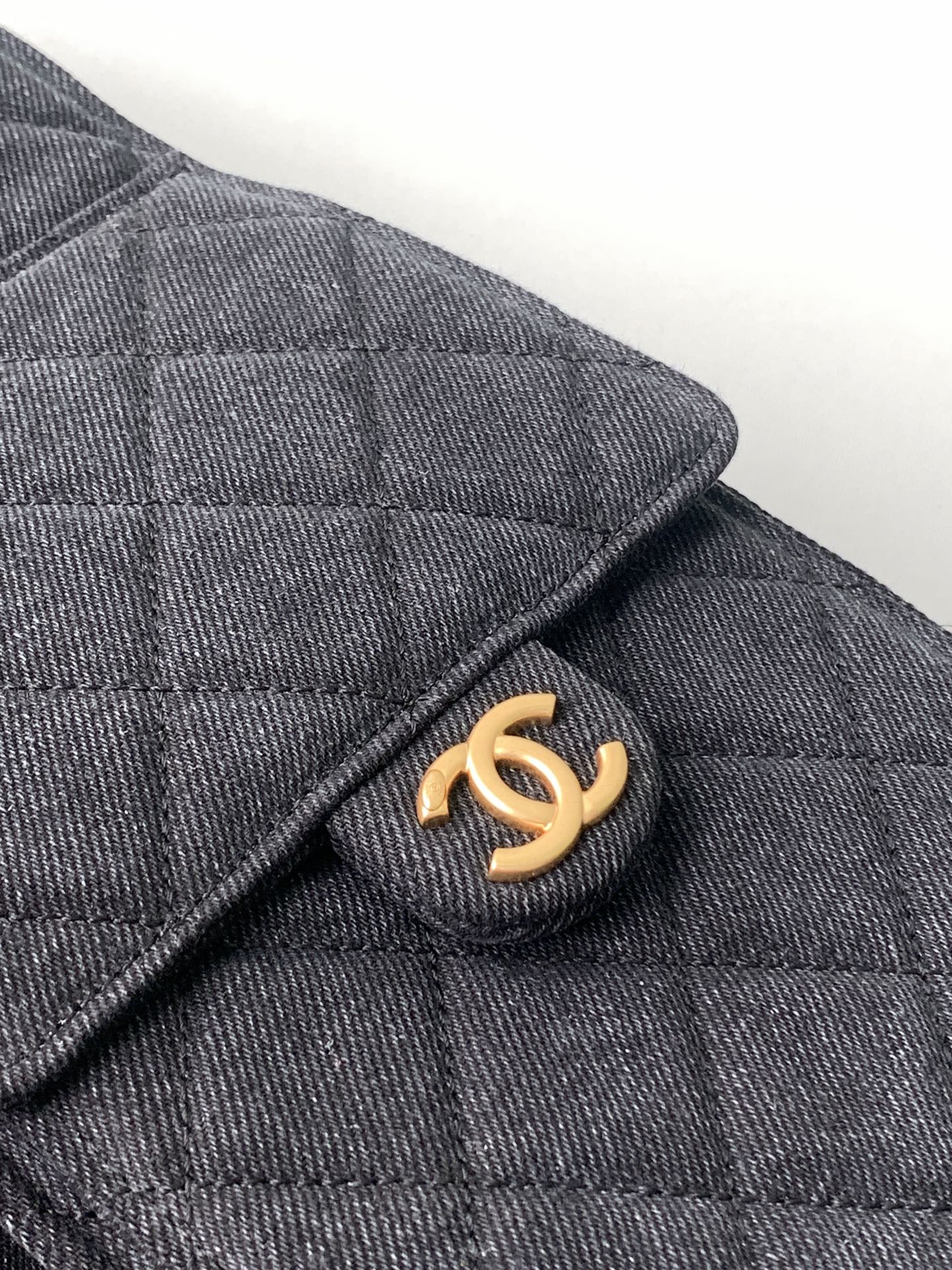 CHANEL 25 Medium Handbag AS5311 - Image 16