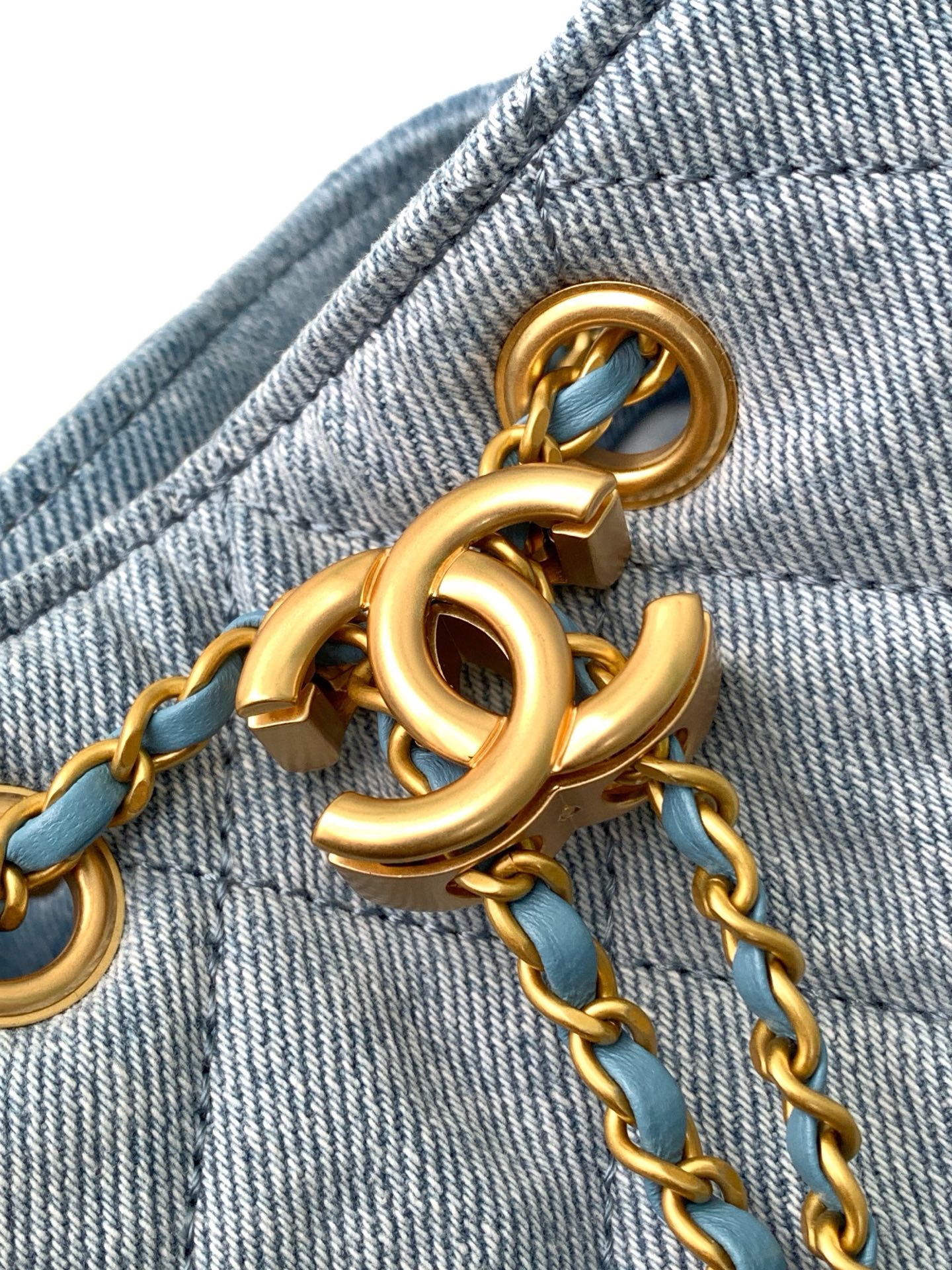 CHANEL 25 Medium Handbag AS5311 - Image 23