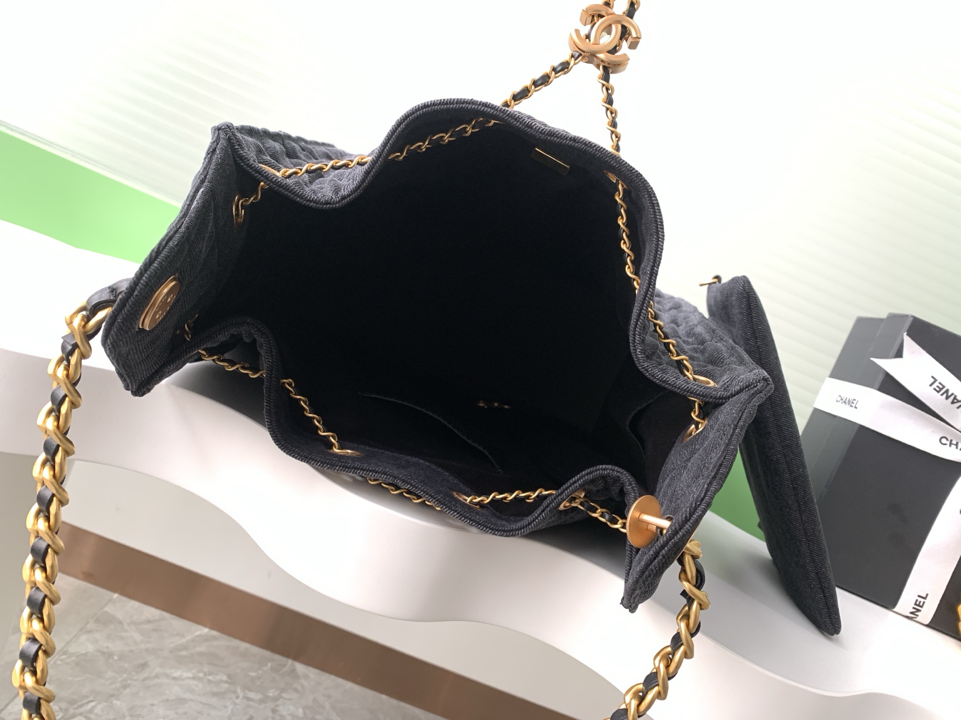 CHANEL 25 Medium Handbag AS5311 - Image 17