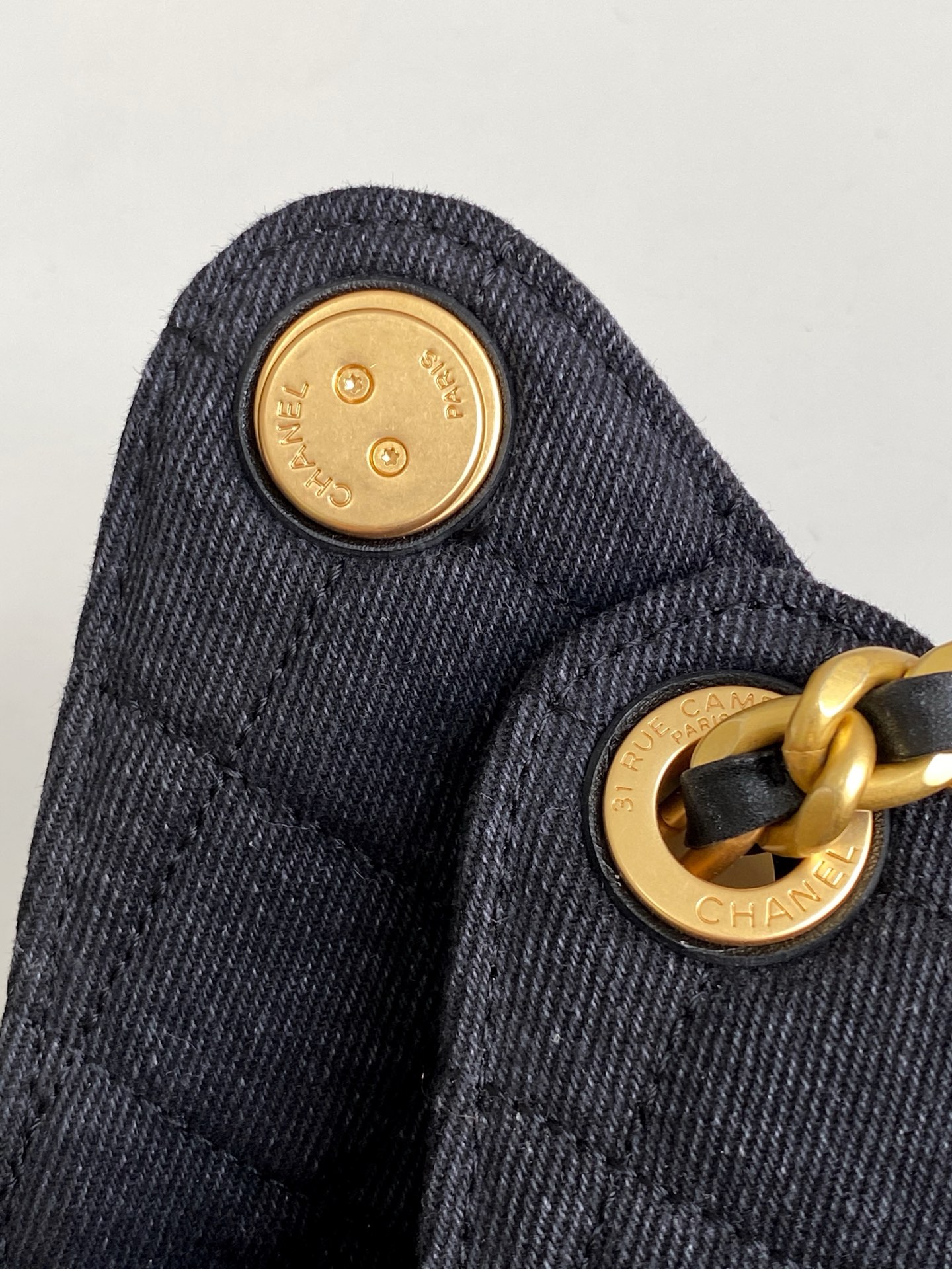 CHANEL 25 Small Handbag AS5293 - Image 16