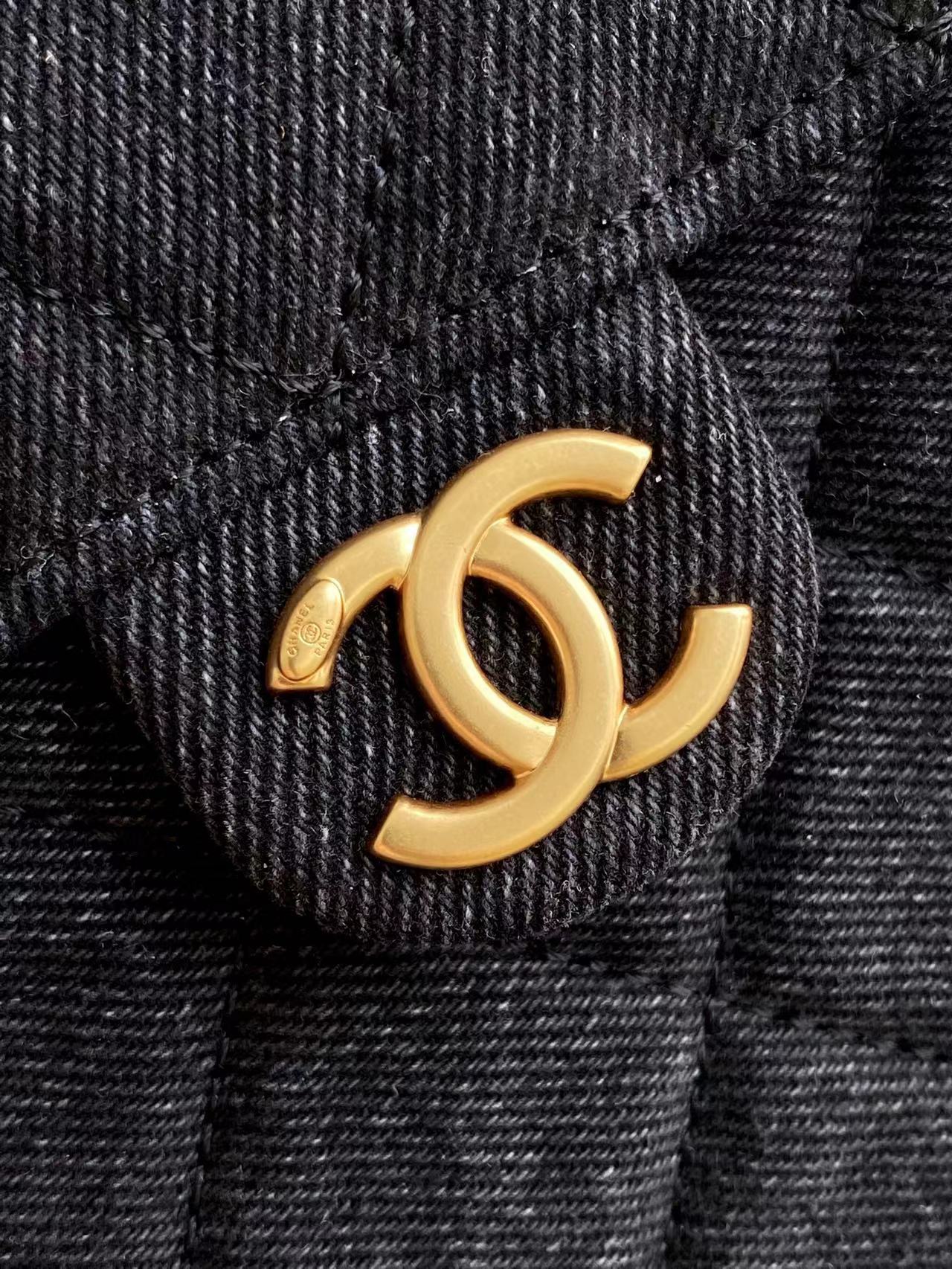 CHANEL 25 Small Handbag AS5293 - Image 17