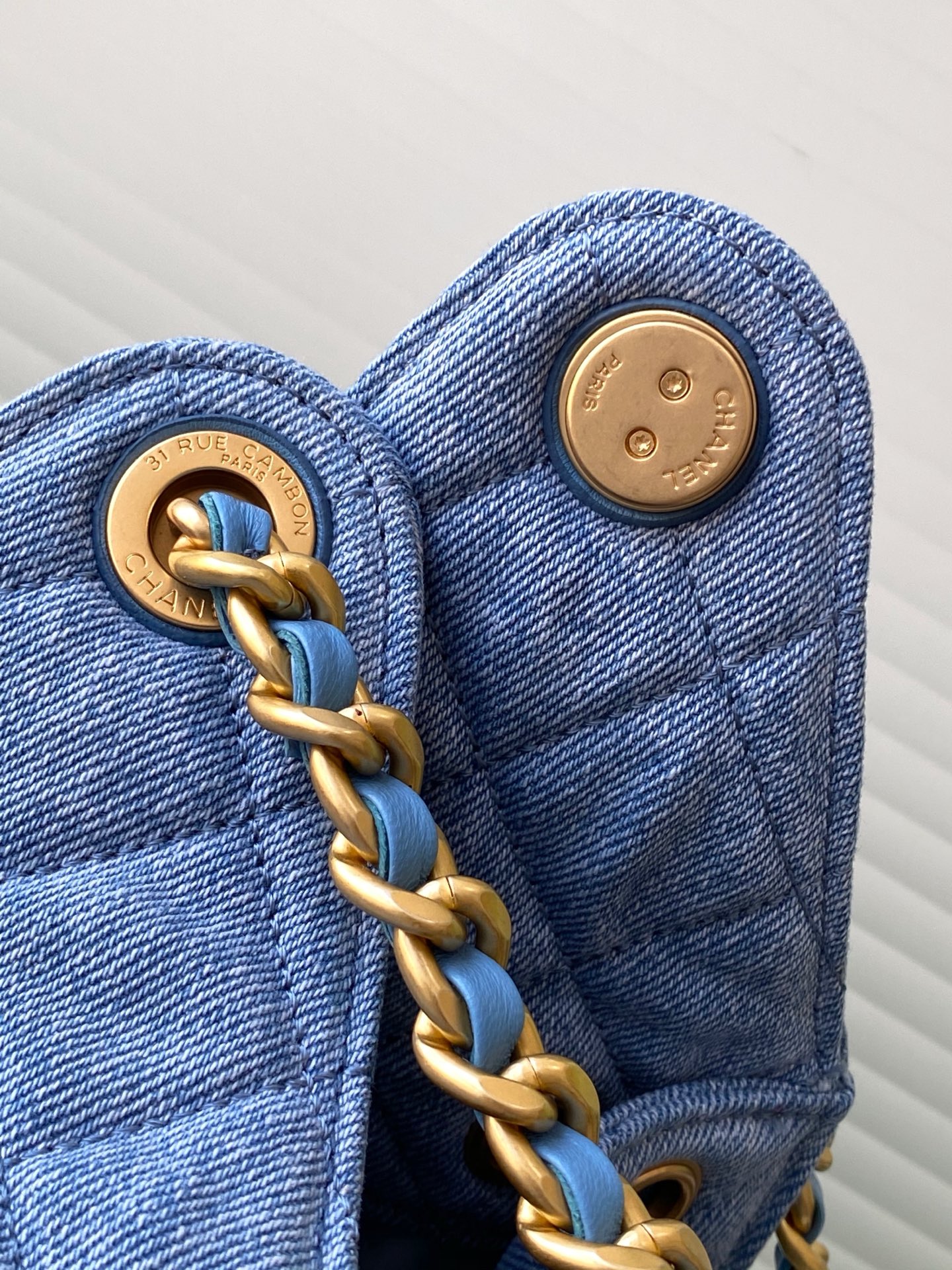 CHANEL 25 Small Handbag AS5293 - Image 9