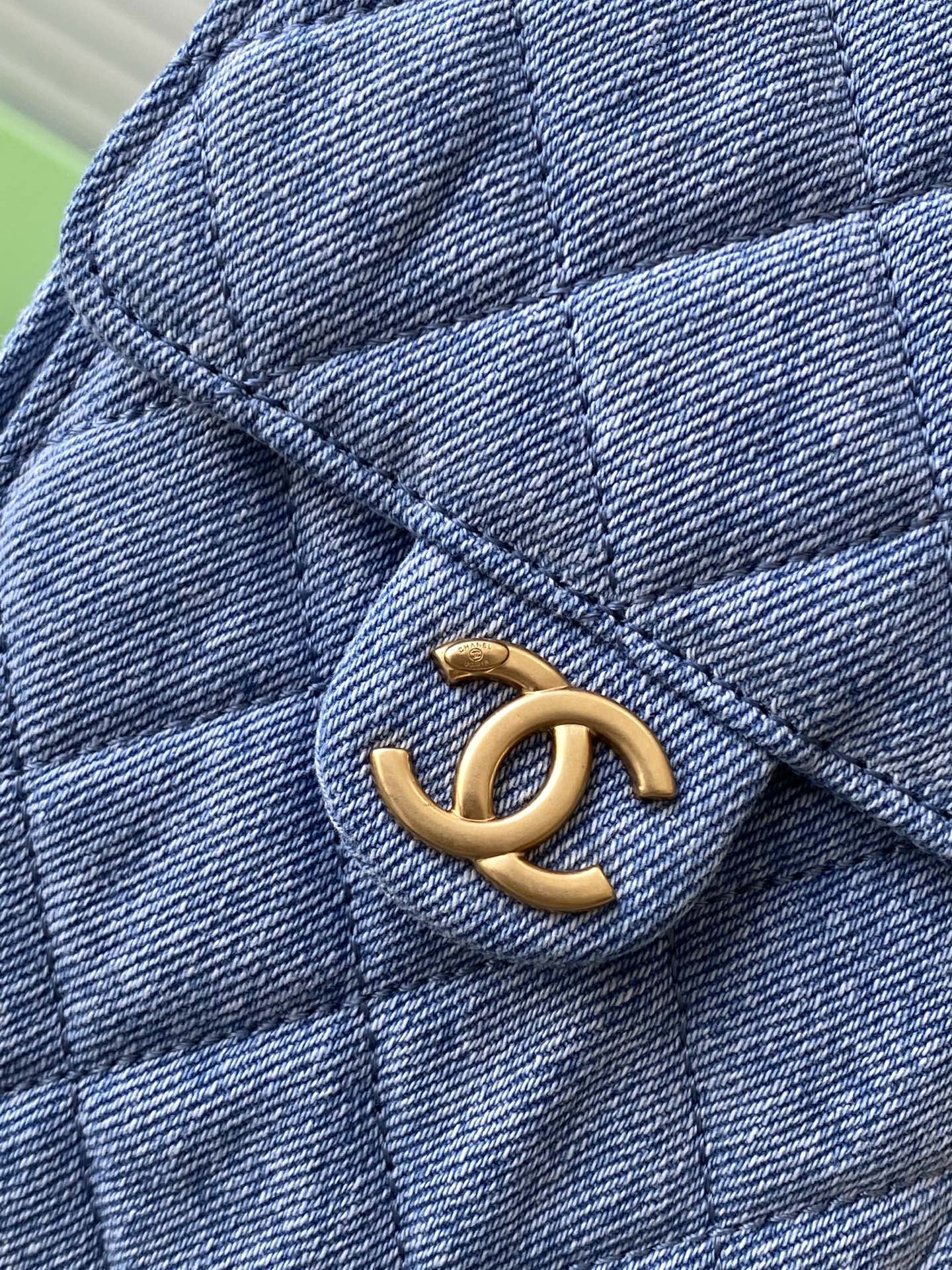 CHANEL 25 Small Handbag AS5293 - Image 7