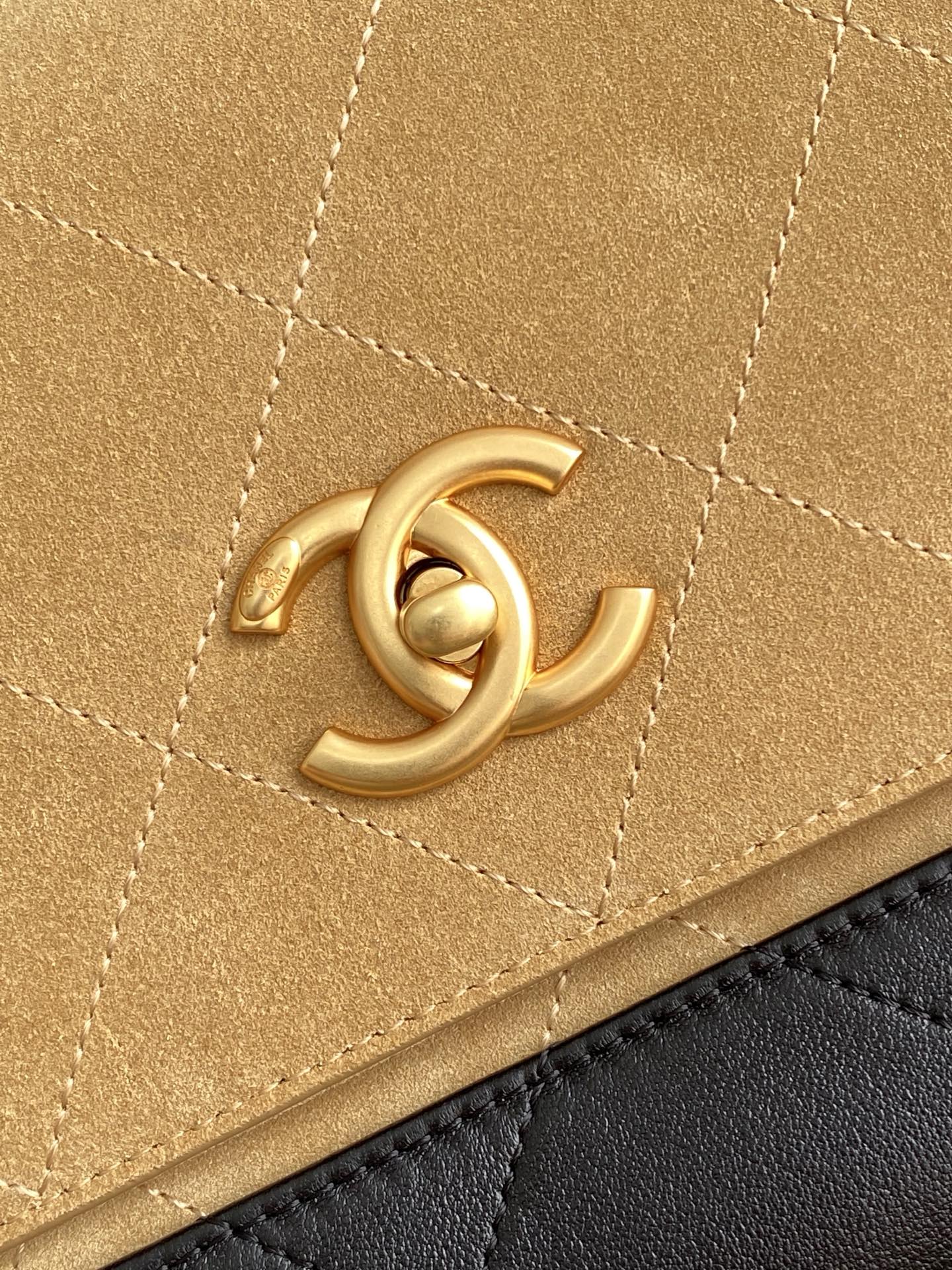 CHANEL Large Flap Bag with Top Handle AS5637 - Image 6