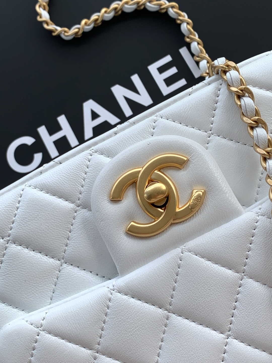 CHANEL Mini Flap Bag AS5758 - Image 28