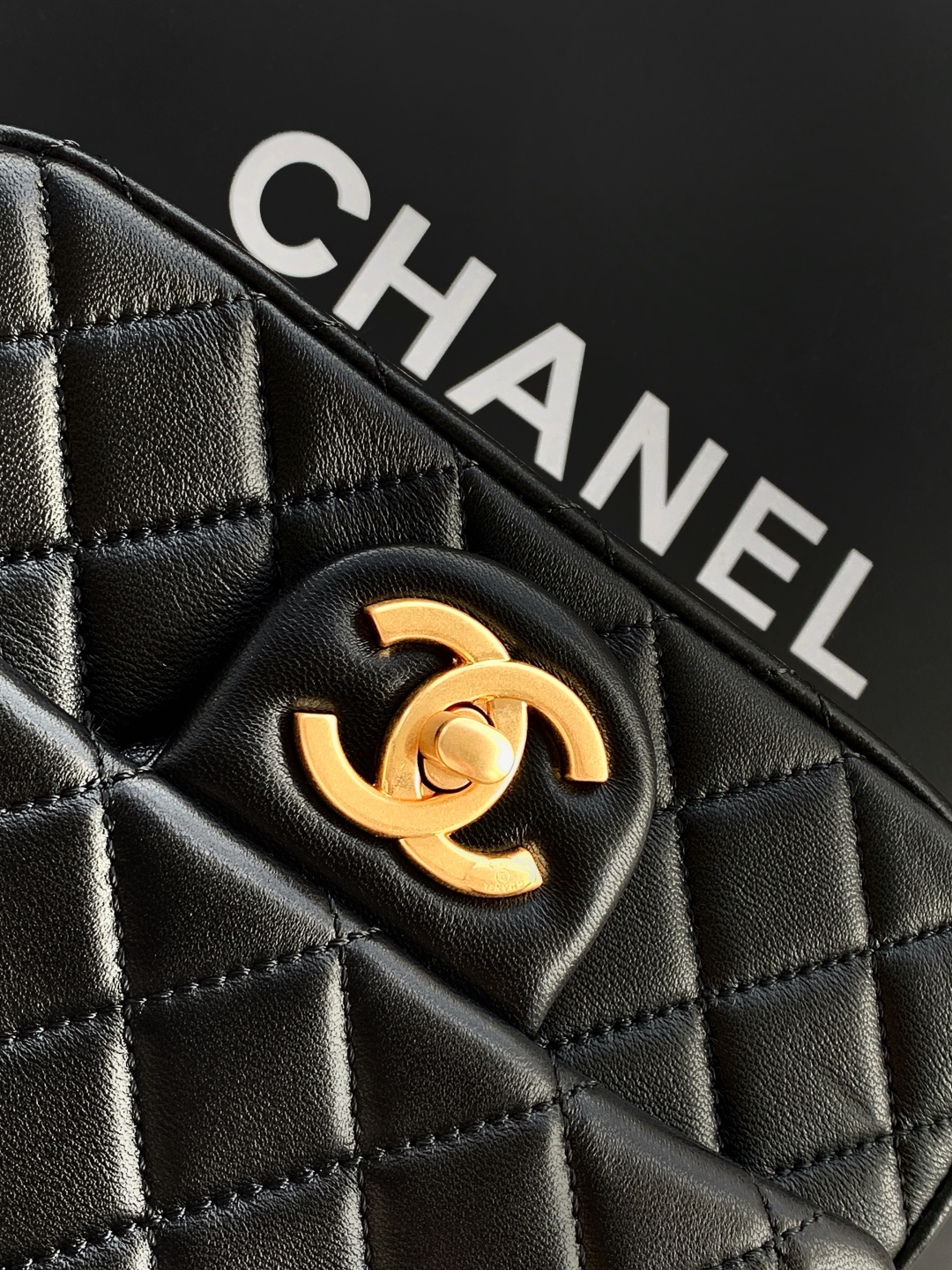 CHANEL Mini Flap Bag AS5758 - Image 18