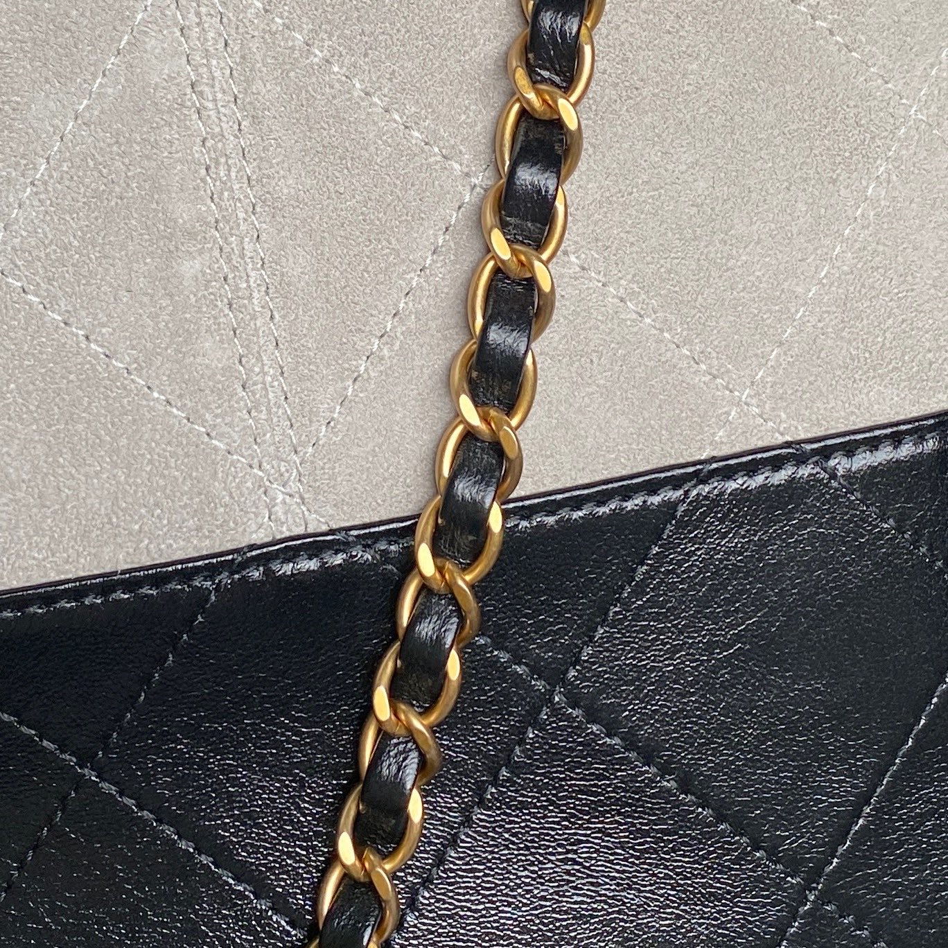 CHANEL Shopping Bag AS5636 - Image 8