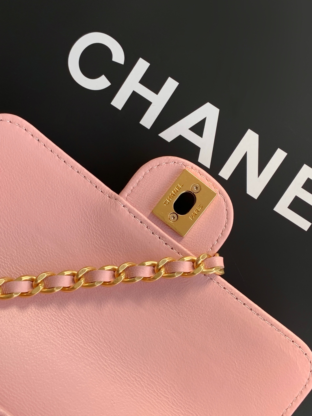 CHANEL Clutch with chain AP4675 - Image 9