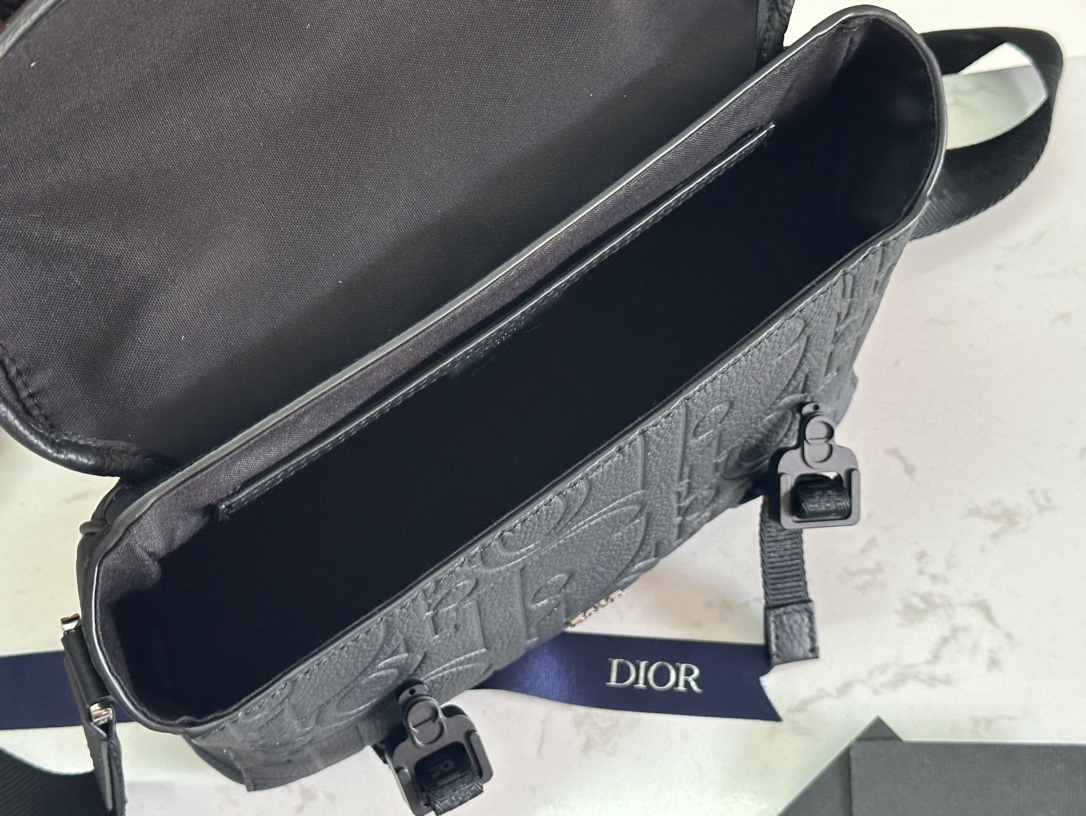 Dior Hit the Road Messenger Bag with Flap - Image 10