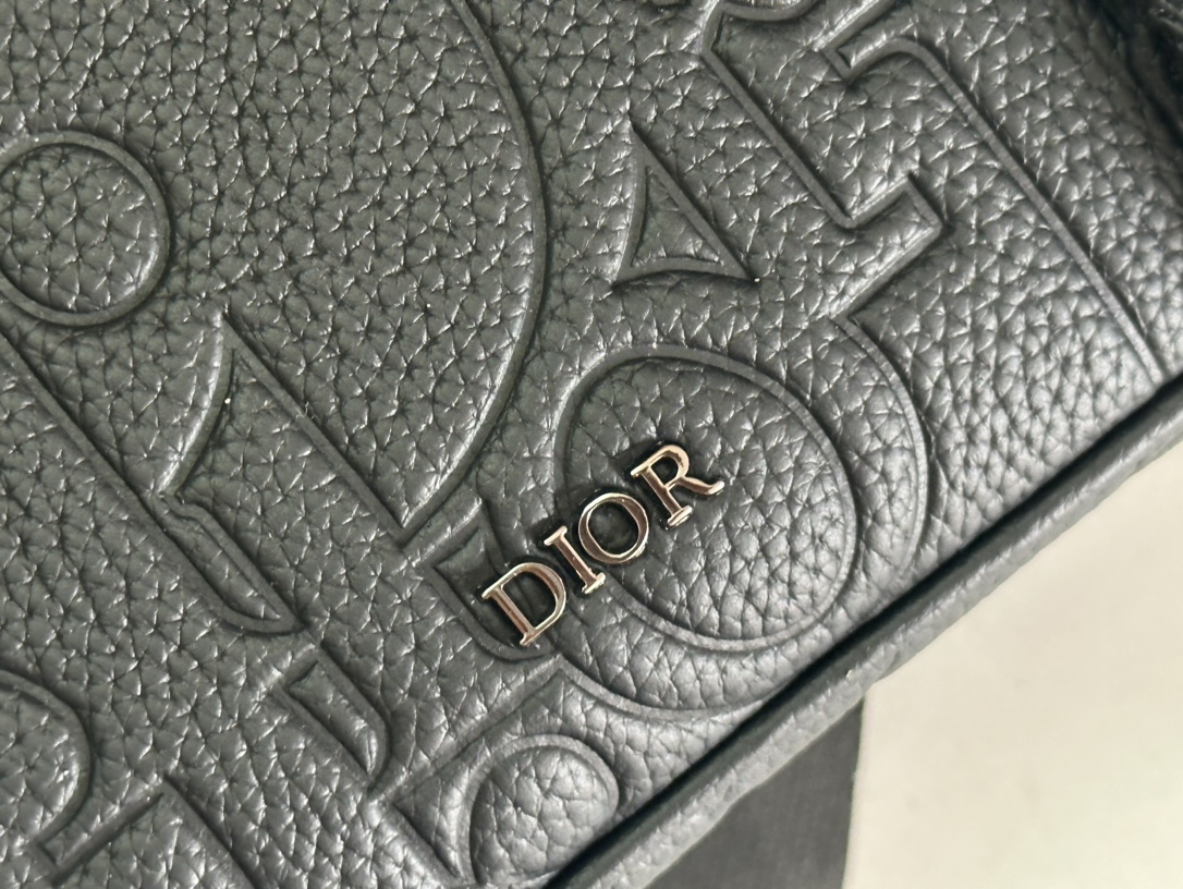 Dior Hit the Road Messenger Bag with Flap - Image 6