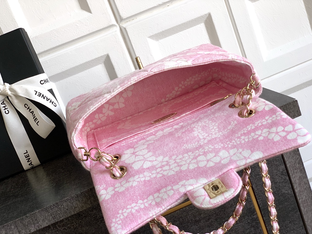 CHANEL Flap Bag - Image 17