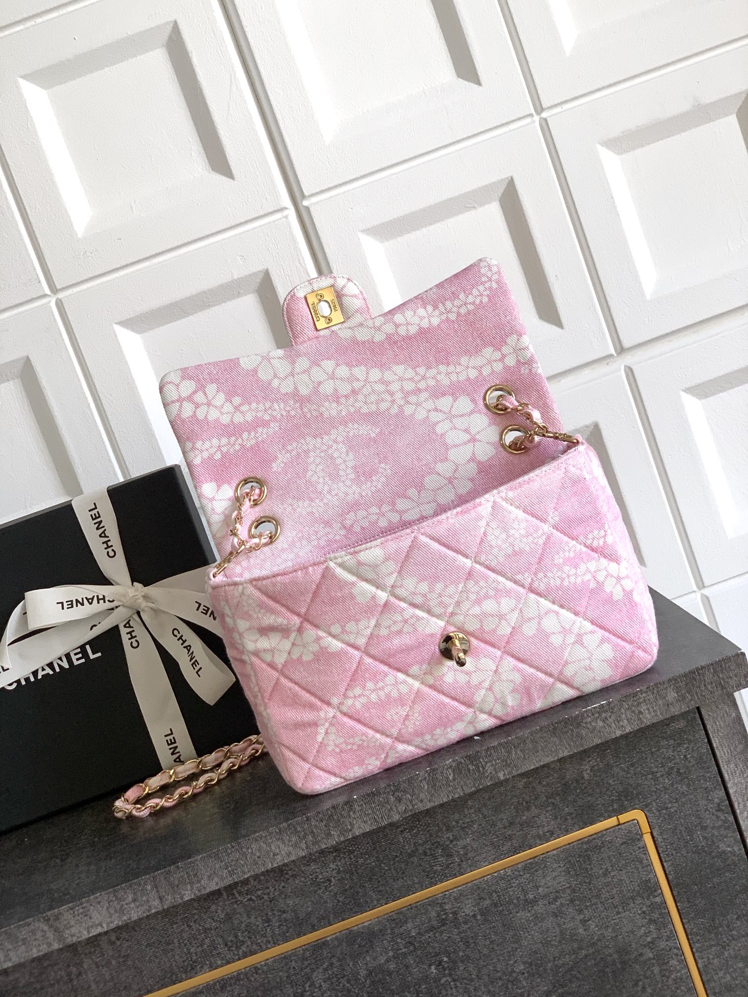 CHANEL Flap Bag - Image 16