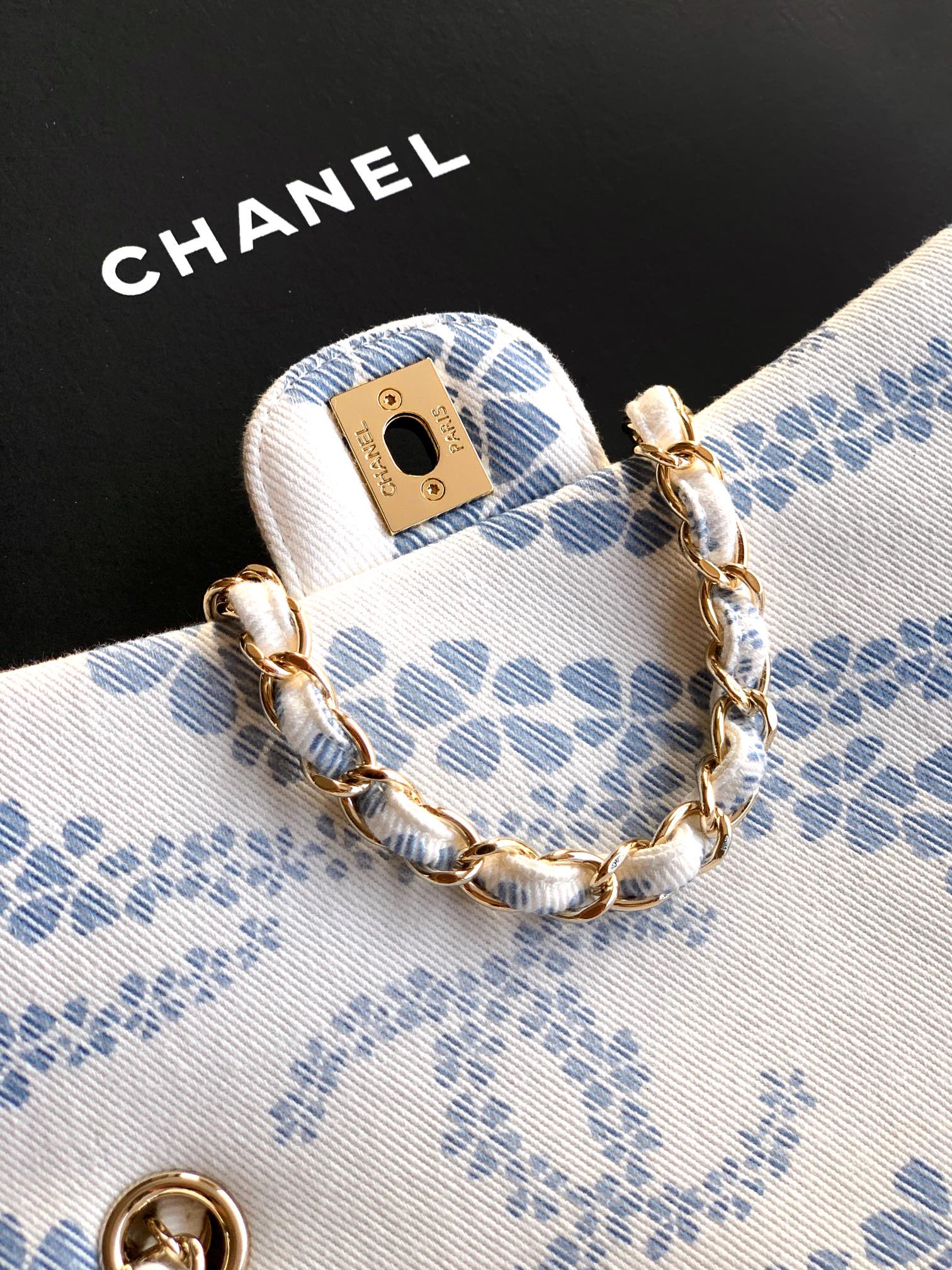 CHANEL Flap Bag - Image 7