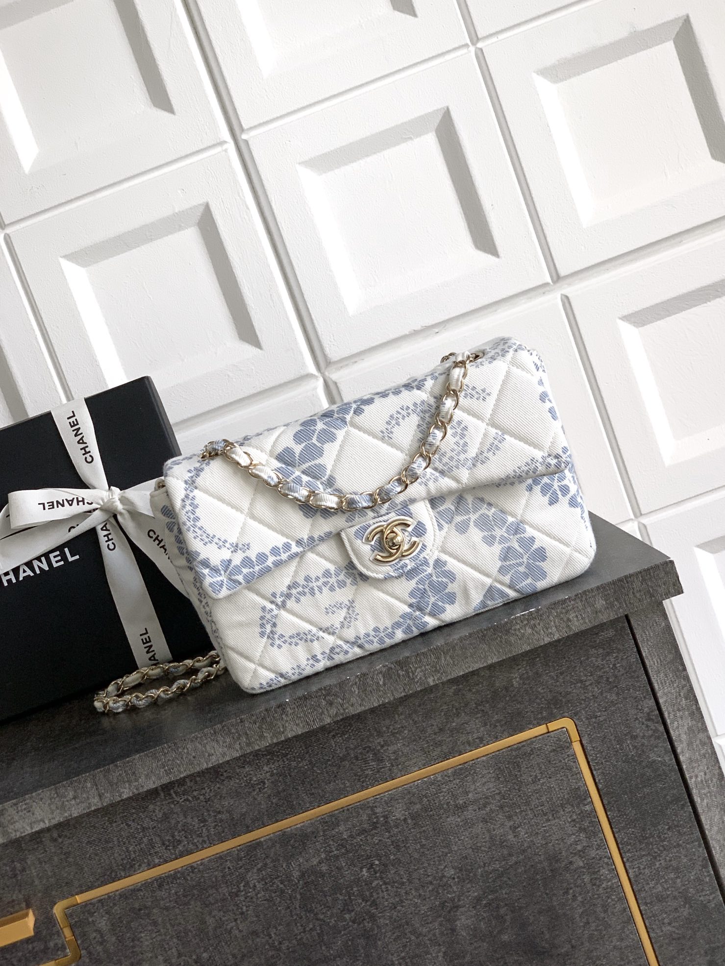 CHANEL Flap Bag - Image 2