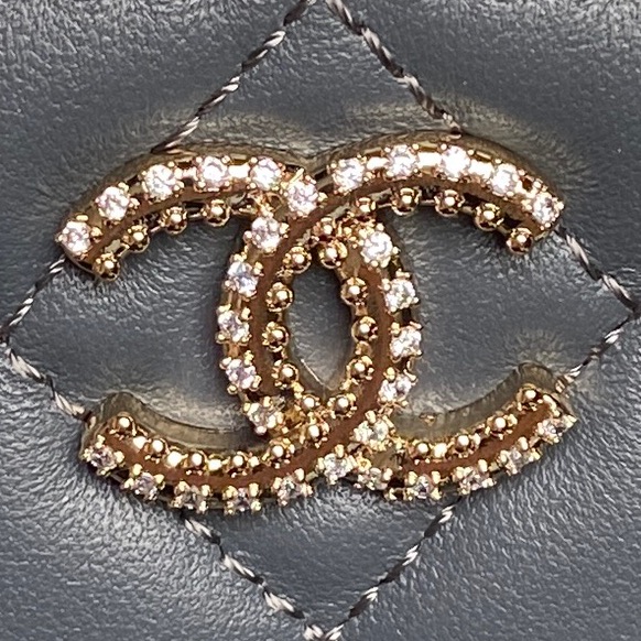 CHANEL Long Vanity with Chain AP4842 - Image 9