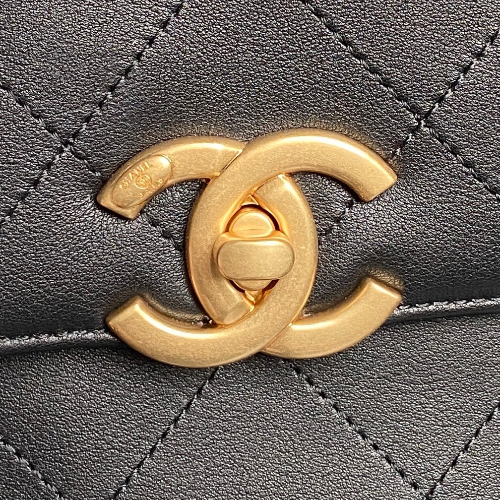 CHANEL Maxi Flap Bag with Top Handle AS5543 - Image 18