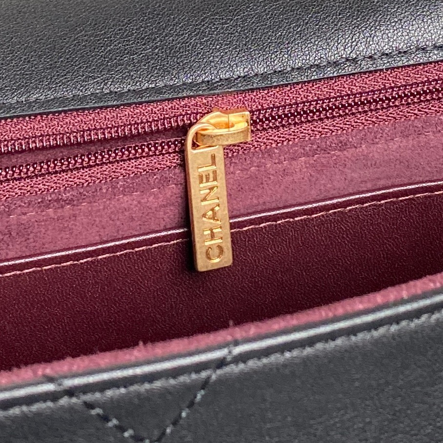 CHANEL Maxi Flap Bag with Top Handle AS5543 - Image 17