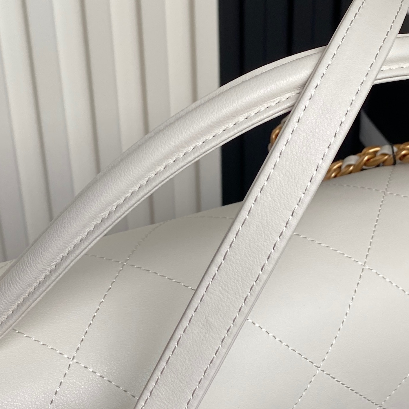 CHANEL Maxi Flap Bag with Top Handle AS5543 - Image 9