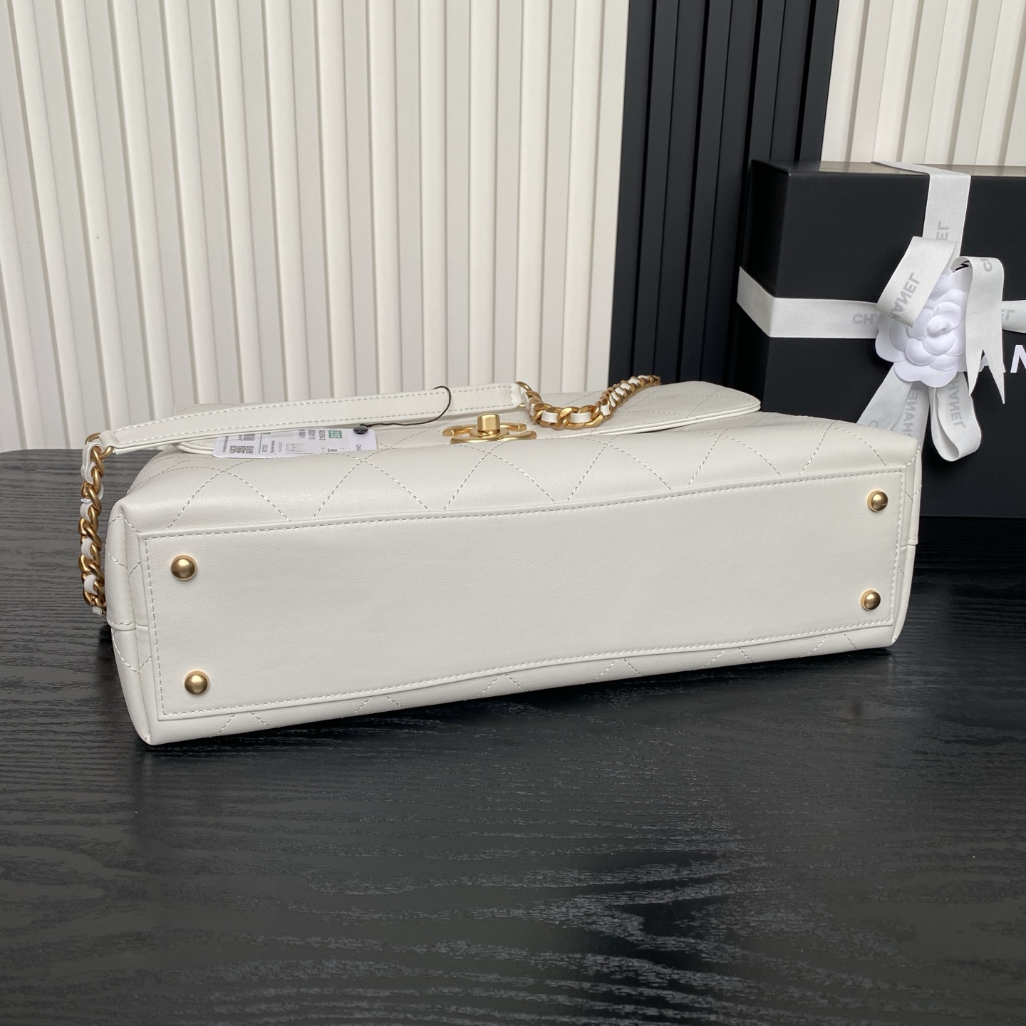 CHANEL Maxi Flap Bag with Top Handle AS5543 - Image 5