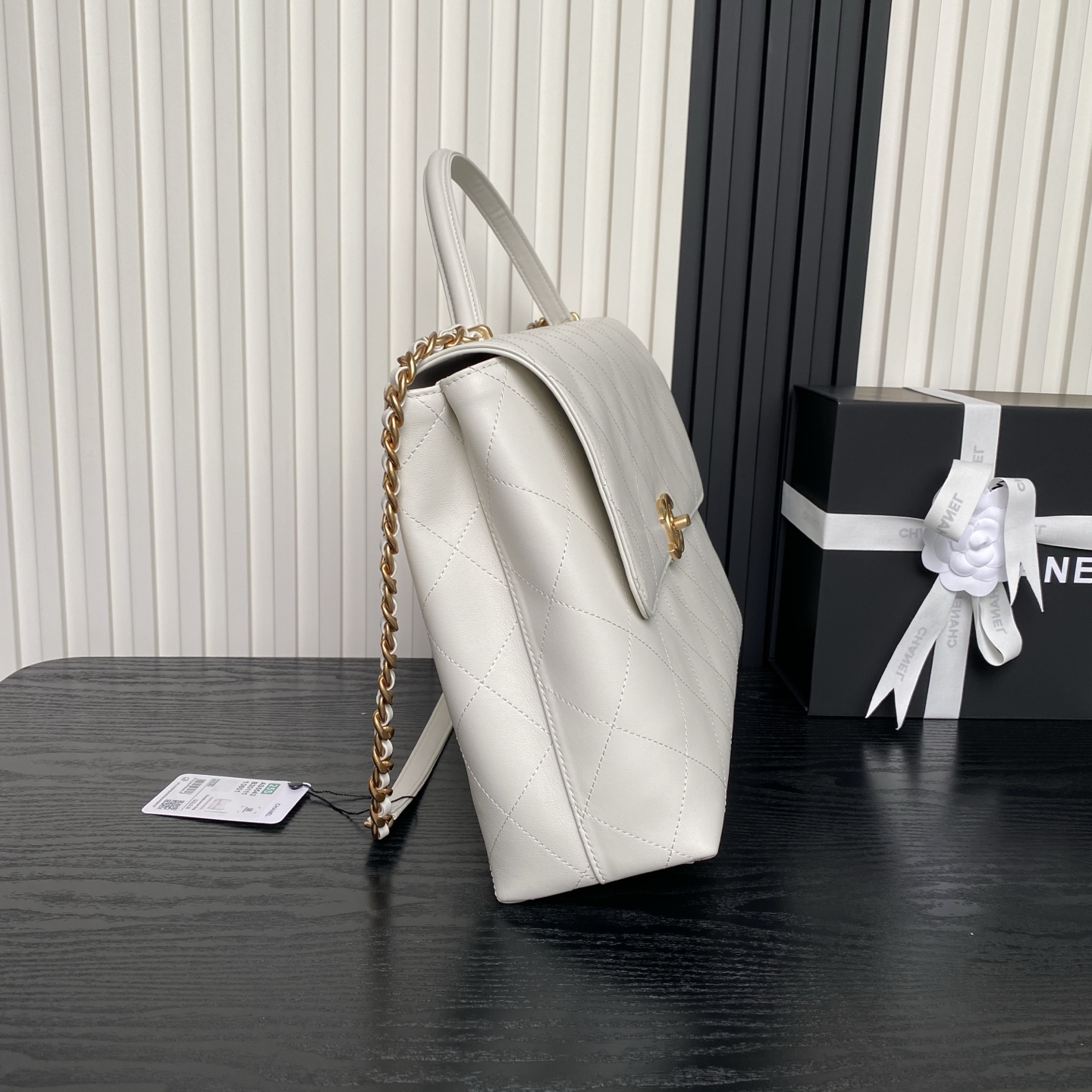 CHANEL Maxi Flap Bag with Top Handle AS5543 - Image 4