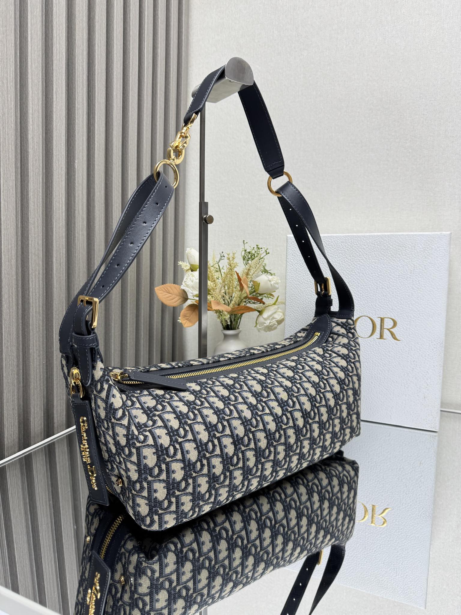 Medium D-Journey Bag - Image 4