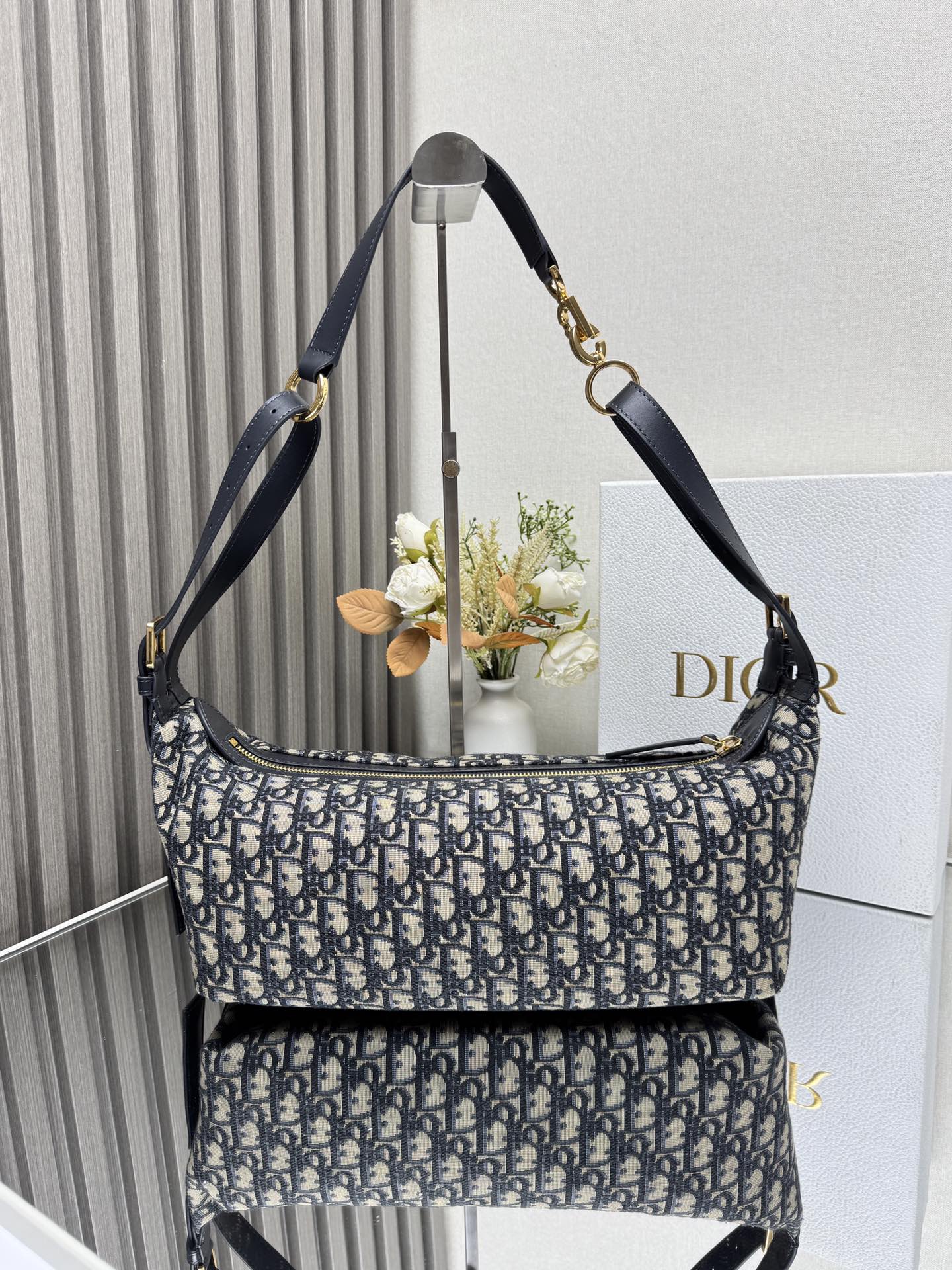 Medium D-Journey Bag - Image 3