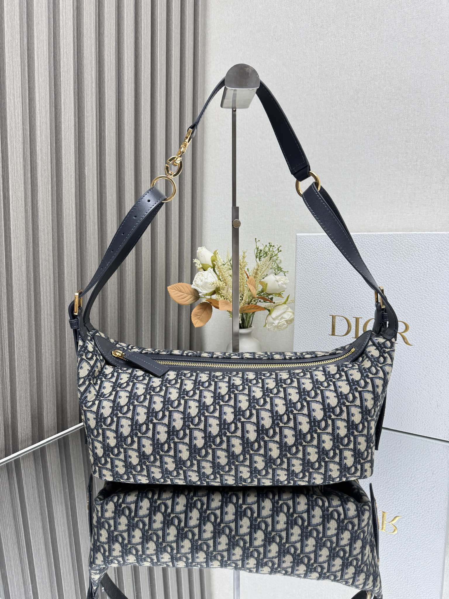 Medium D-Journey Bag - Image 2