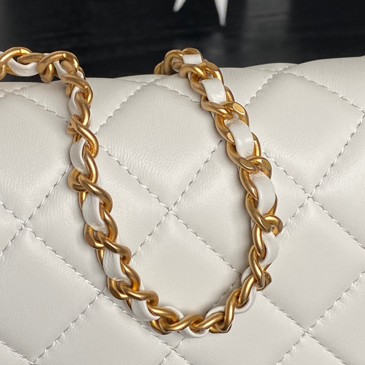 CHANEL Mini Flap Bag AS5759 - Image 17
