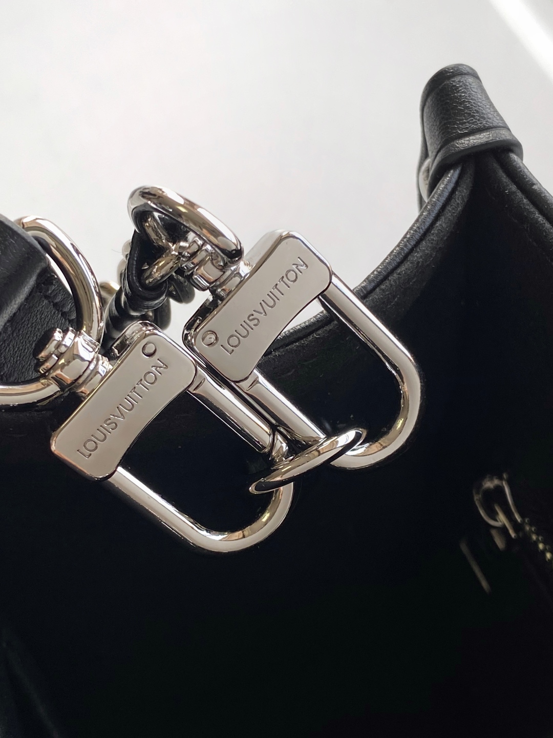 LV OnTheGo PM - Image 7