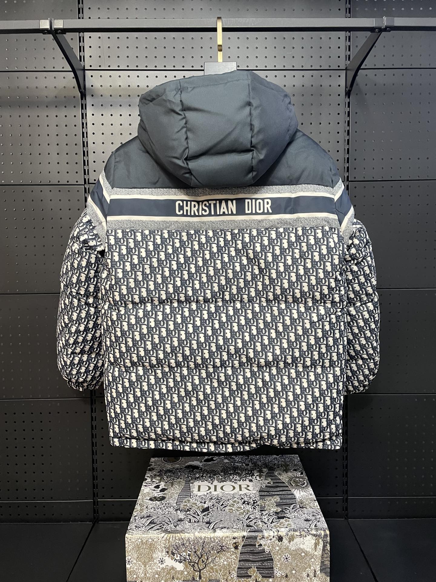 Reversible Jacket - Image 3