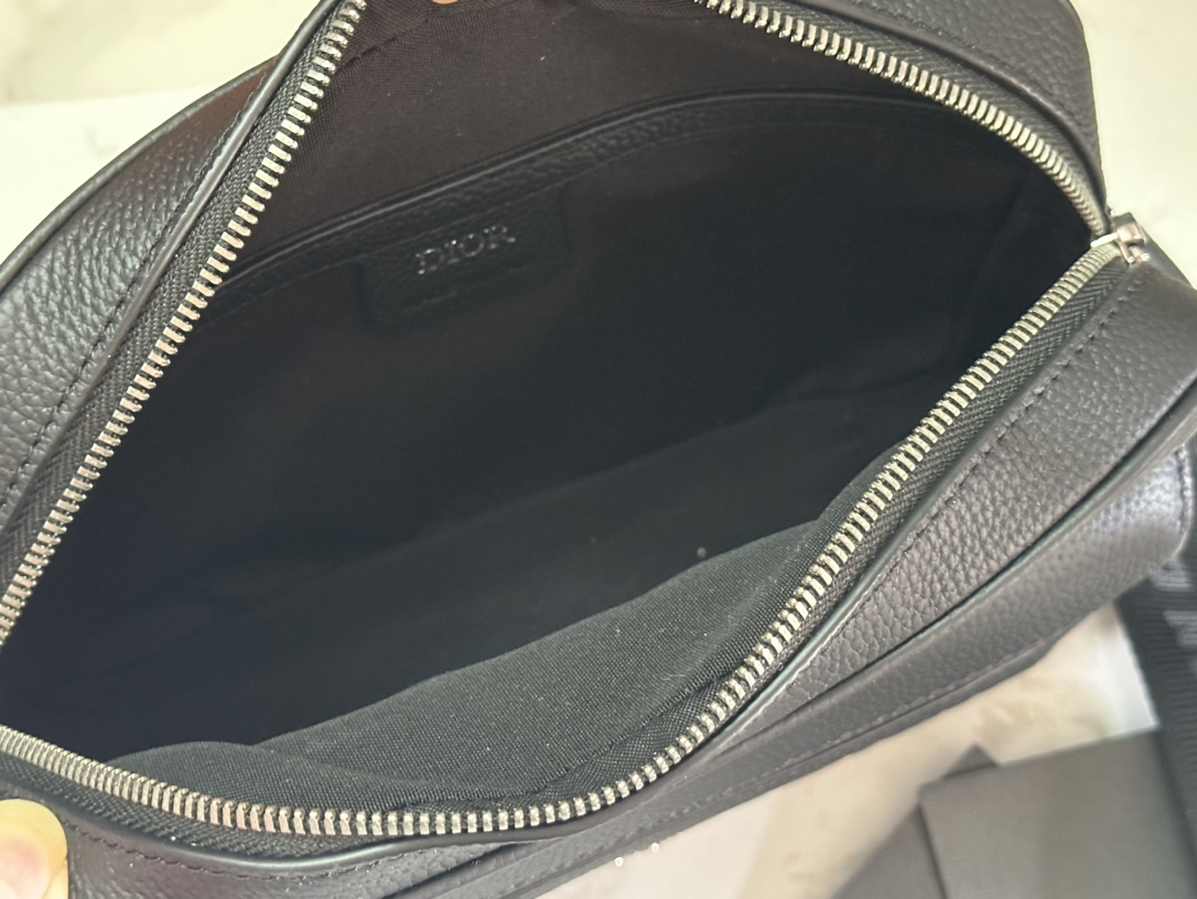 Rider 2.0 Zipped Messenger Bag - Image 10