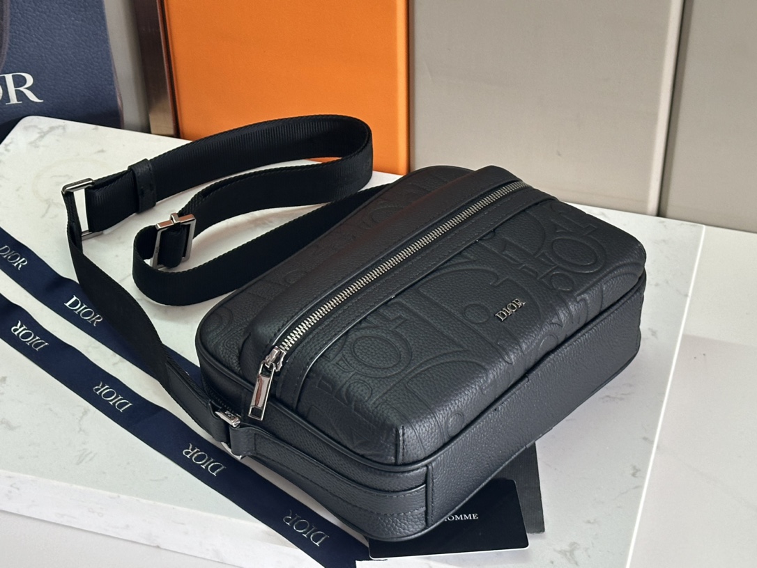 Rider 2.0 Zipped Messenger Bag - Image 5