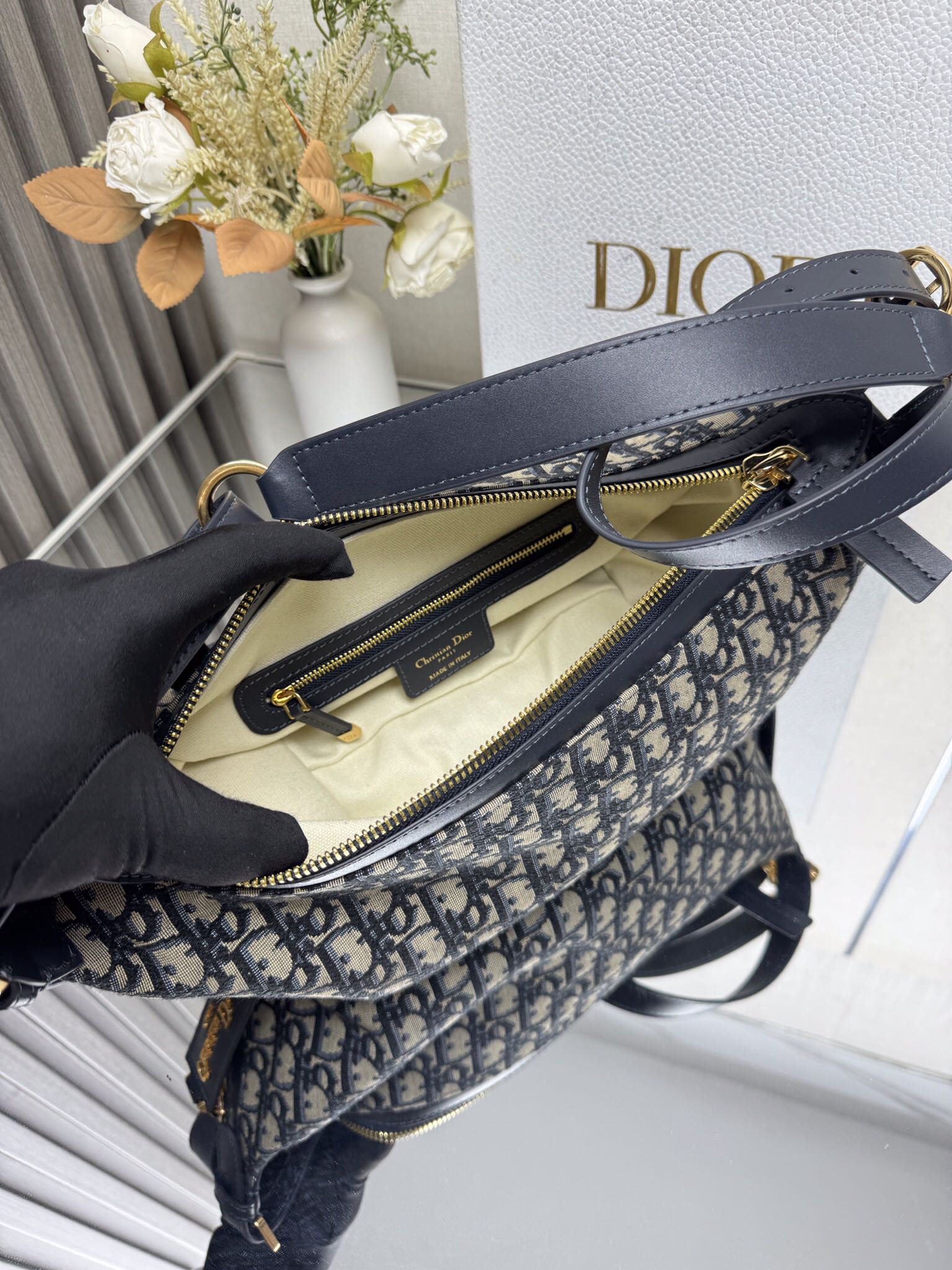 Small D-Journey Bag - Image 6