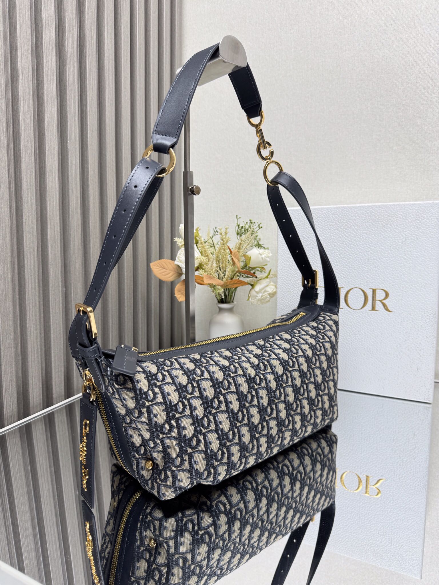 Small D-Journey Bag - Image 4