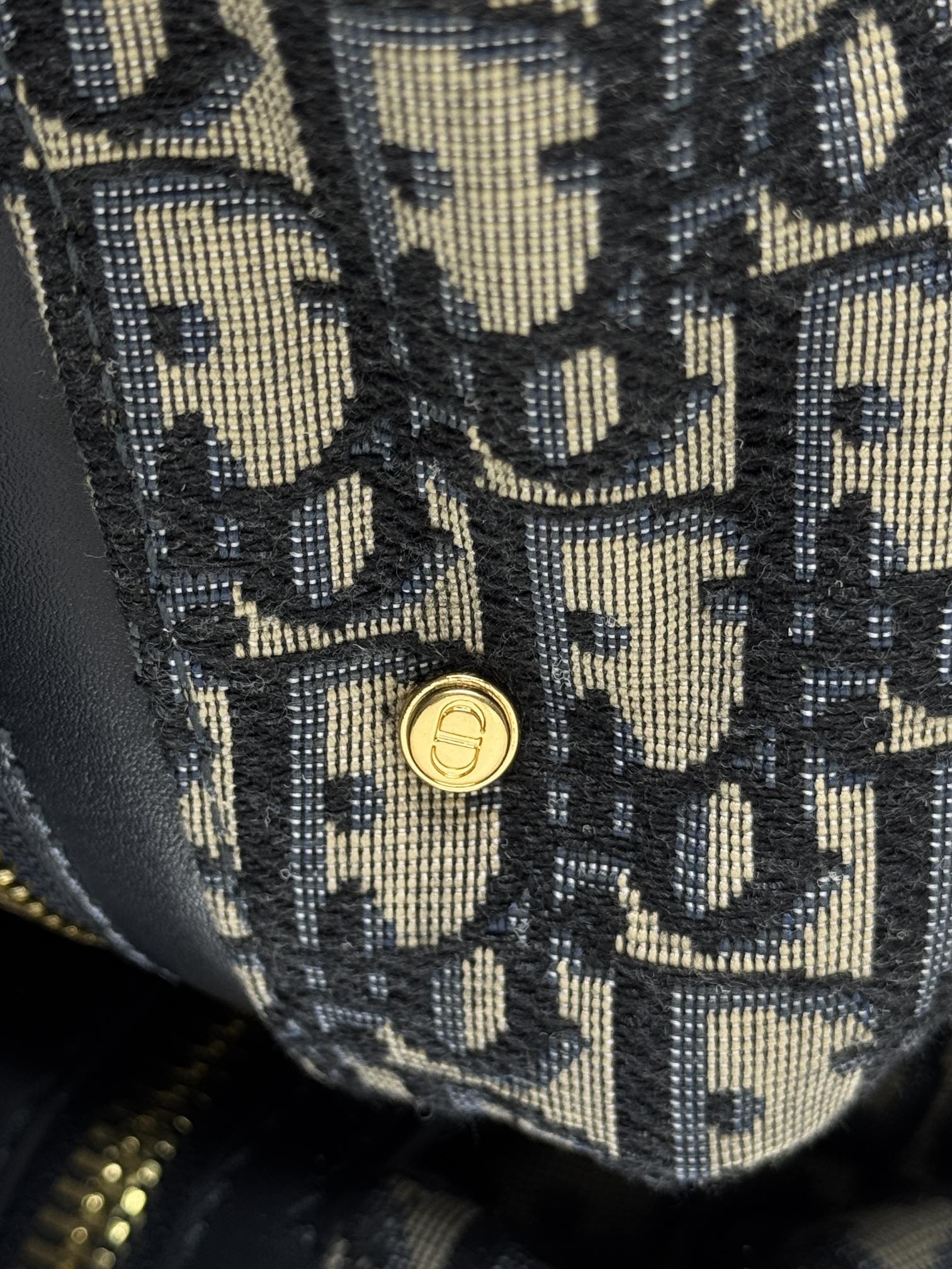 Small D-Journey Bag - Image 7