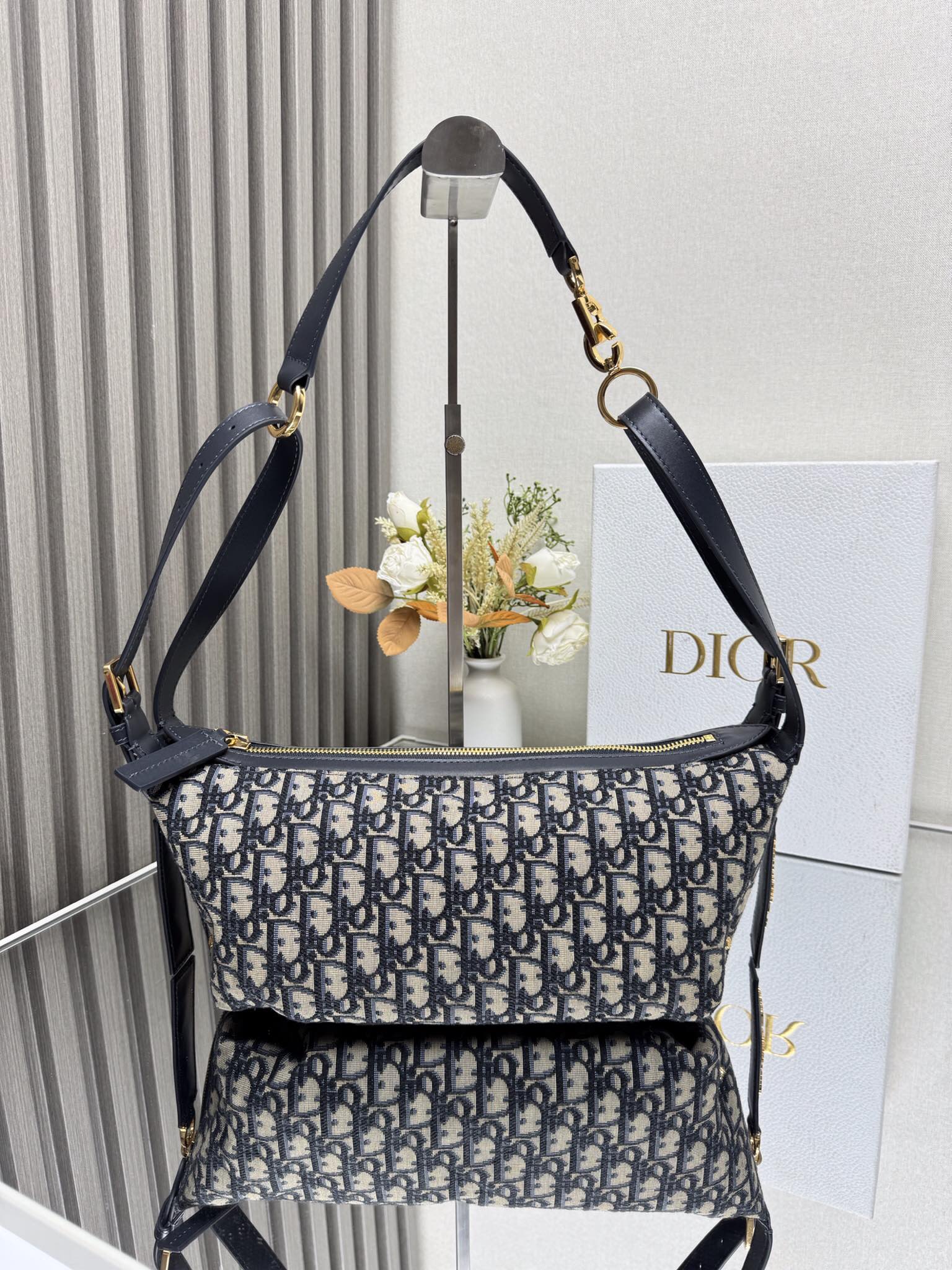 Small D-Journey Bag - Image 3