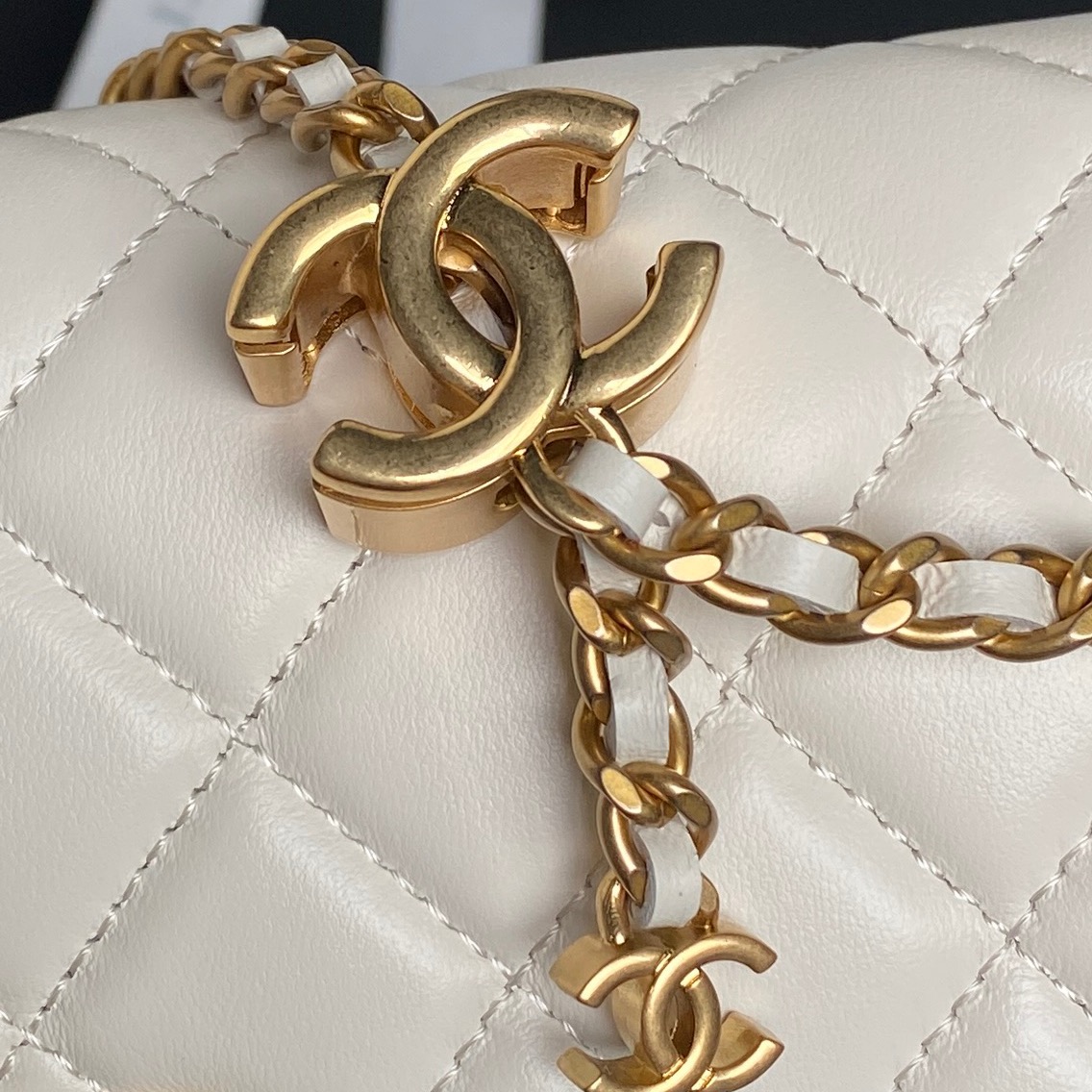 CHANEL Wallet on Chain AP3938 - Image 12
