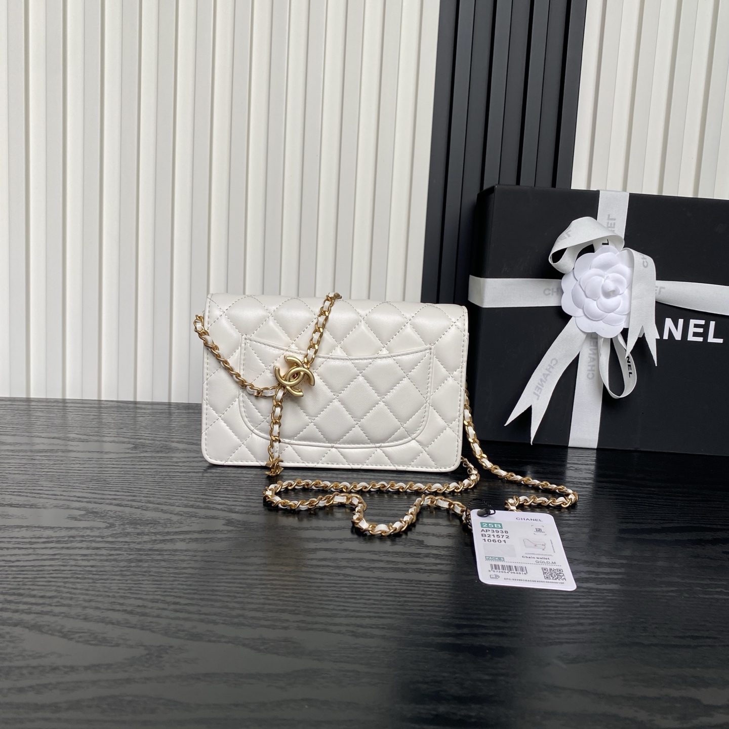 CHANEL Wallet on Chain AP3938 - Image 9