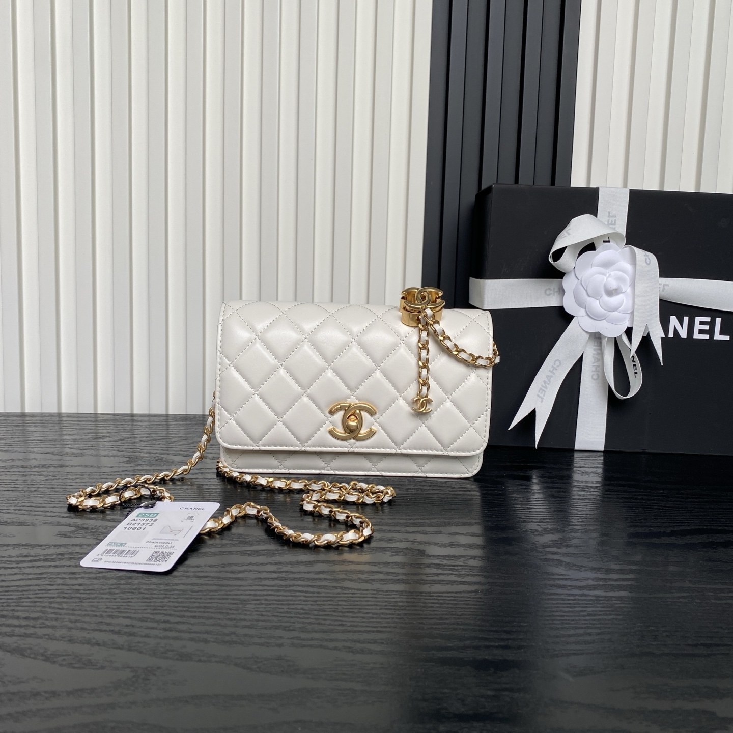 CHANEL Wallet on Chain AP3938 - Image 8