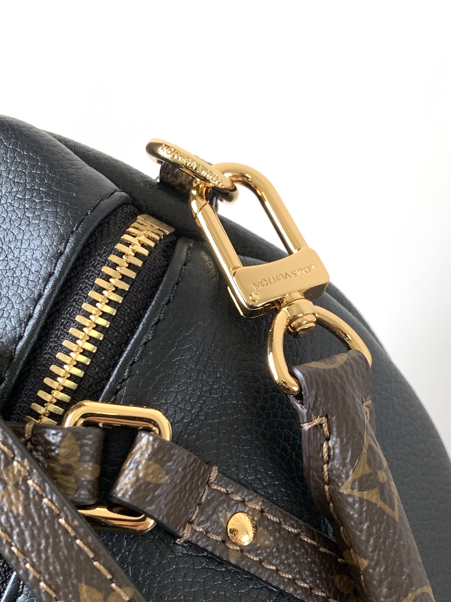 LV Express Travel - Image 17