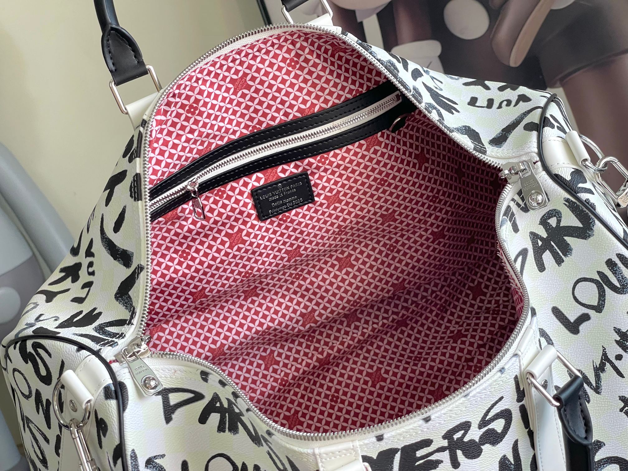 LV Keepall Bandoulière 50 - Image 11