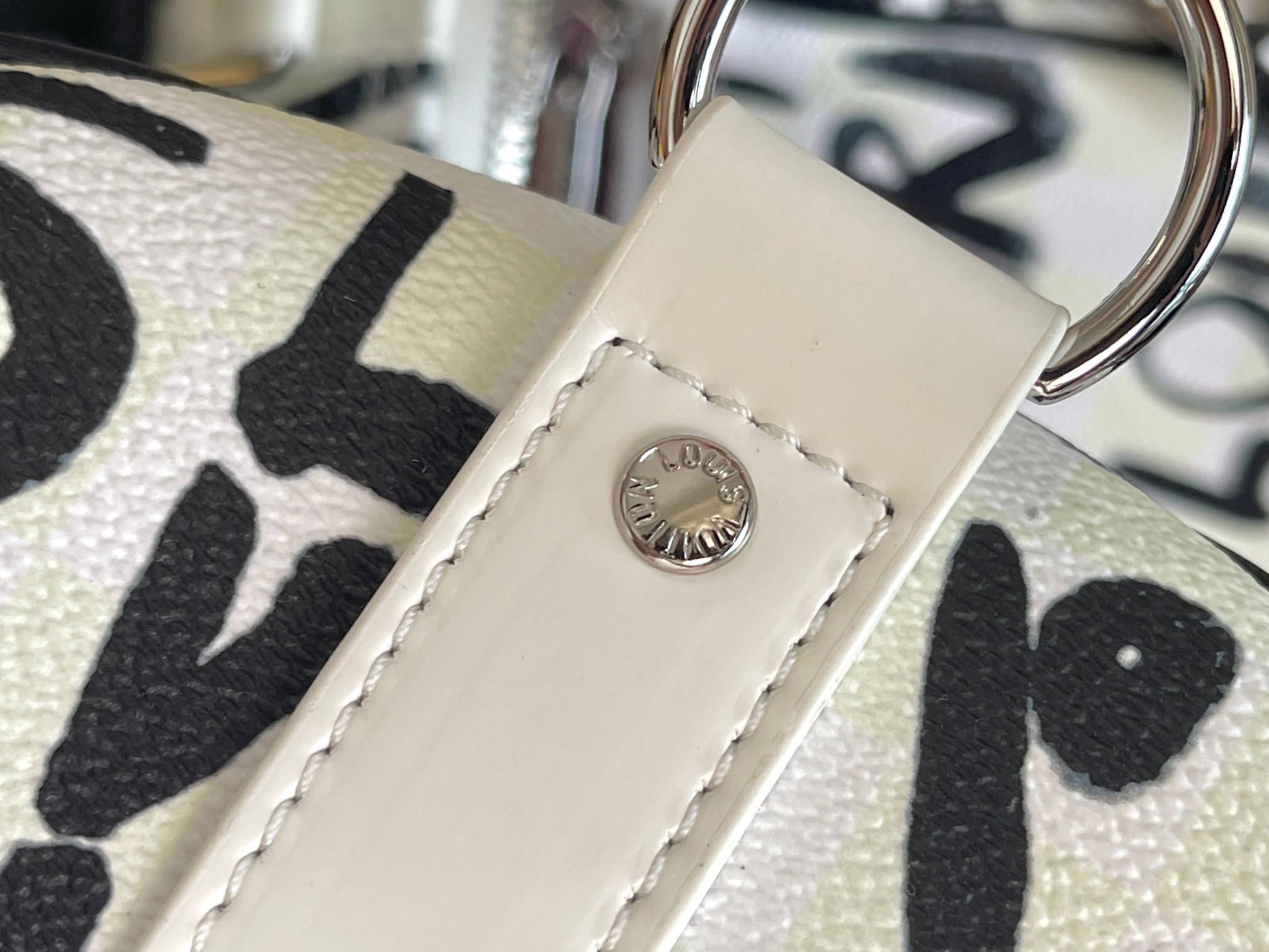 LV Keepall Bandoulière 50 - Image 10