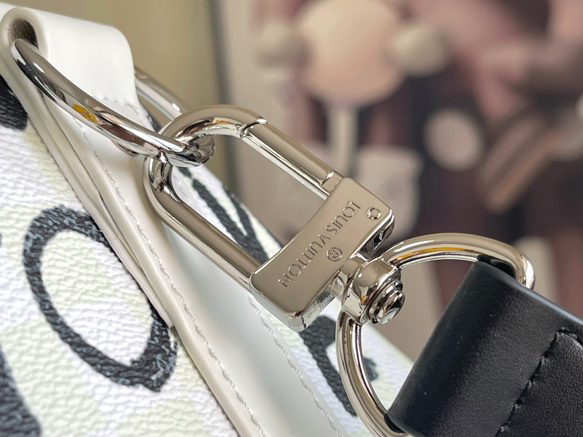 LV Keepall Bandoulière 50 - Image 6