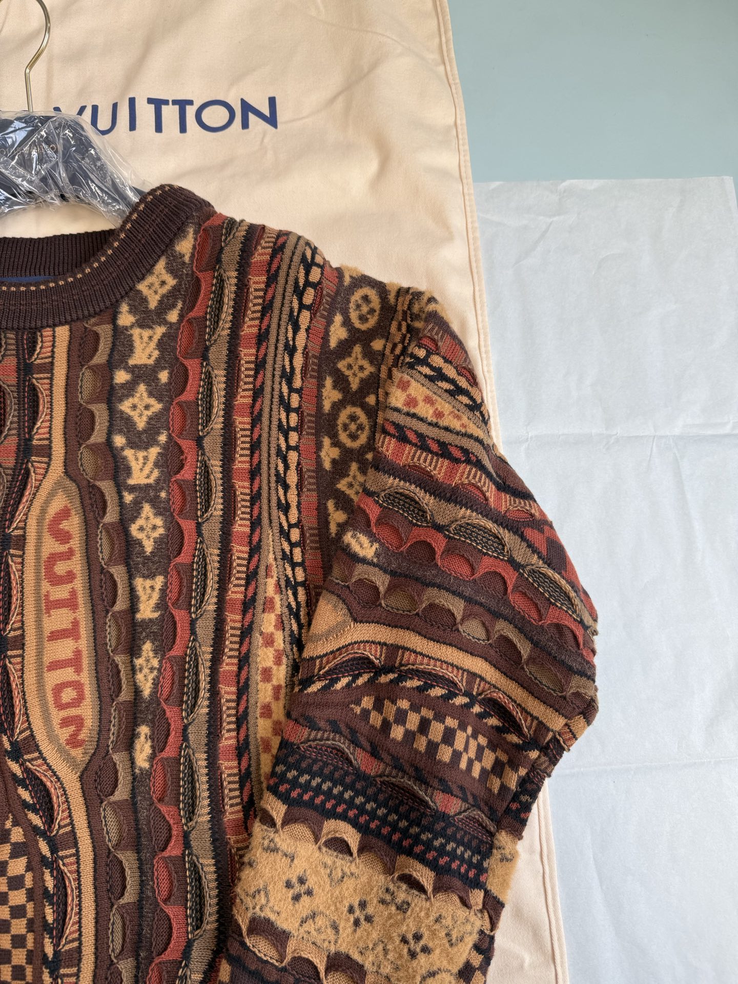 Long-Sleeved Crewneck - Image 3